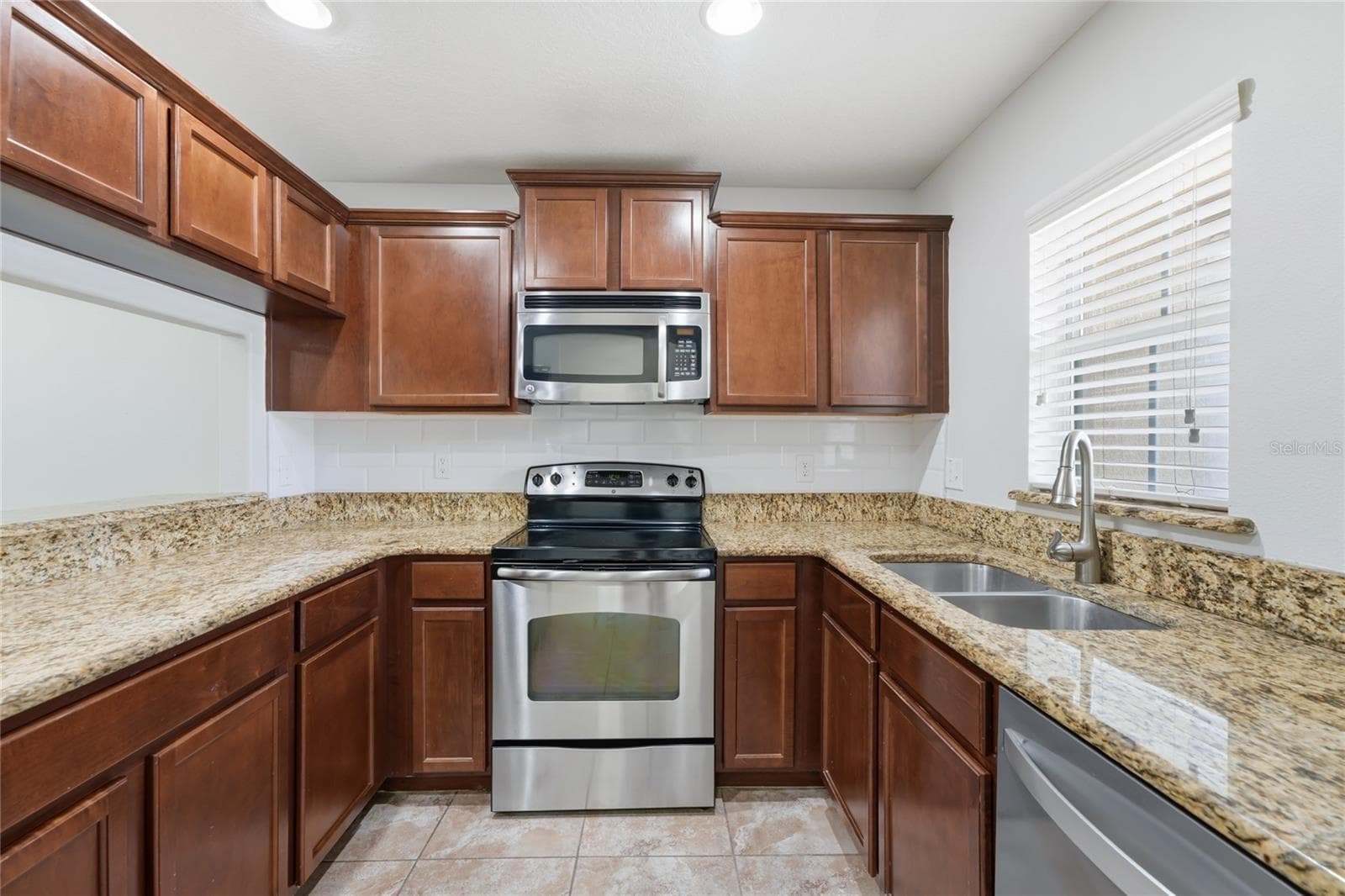 Townhouse at 434 CARINA CIR, SANFORD, photo 6 of 25