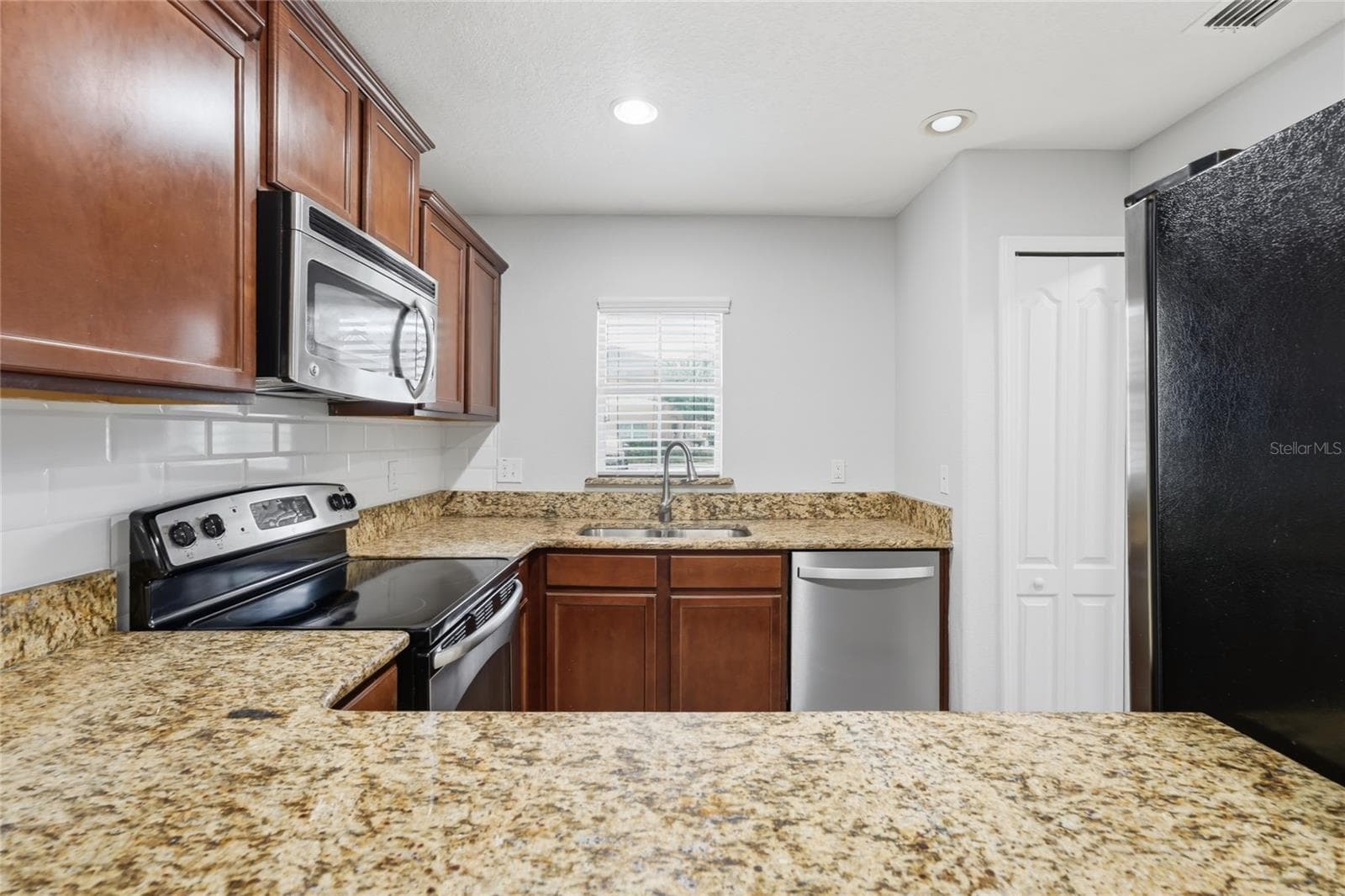 Townhouse at 434 CARINA CIR, SANFORD, photo 10 of 25