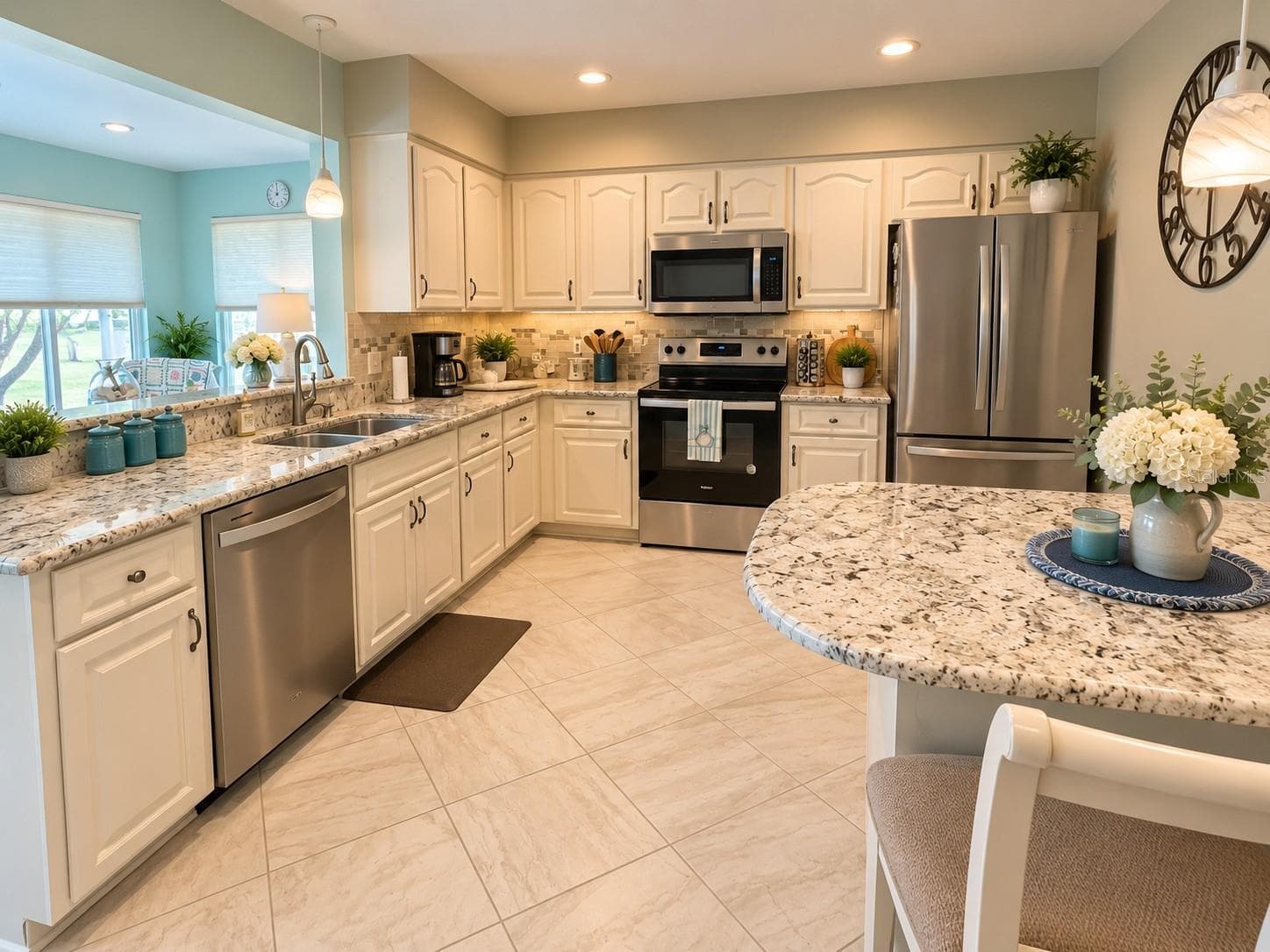 Single Family Residence at 3273 PEBBLE BEND DR, LAKELAND, photo 6 of 30