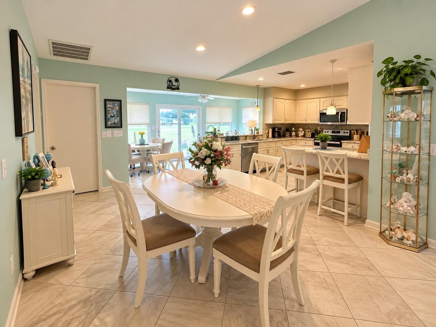 Single Family Residence at 3273 PEBBLE BEND DR, LAKELAND, photo 8 of 30