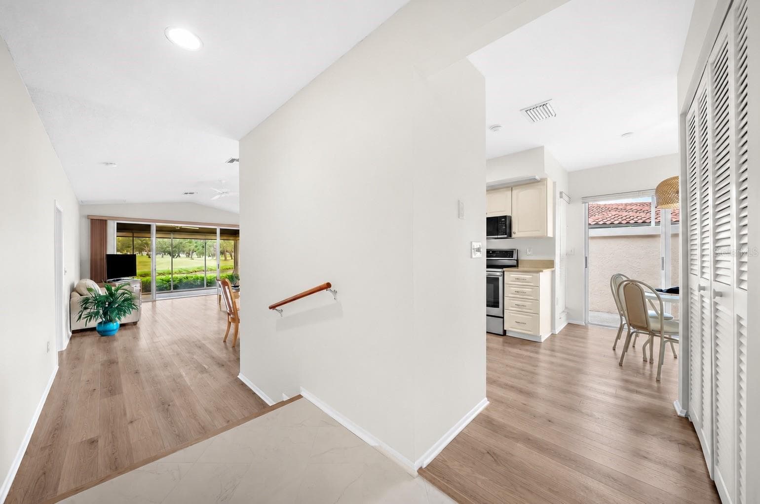Villa at 7306 GOLF POINTE CIR, SARASOTA, photo 26 of 76