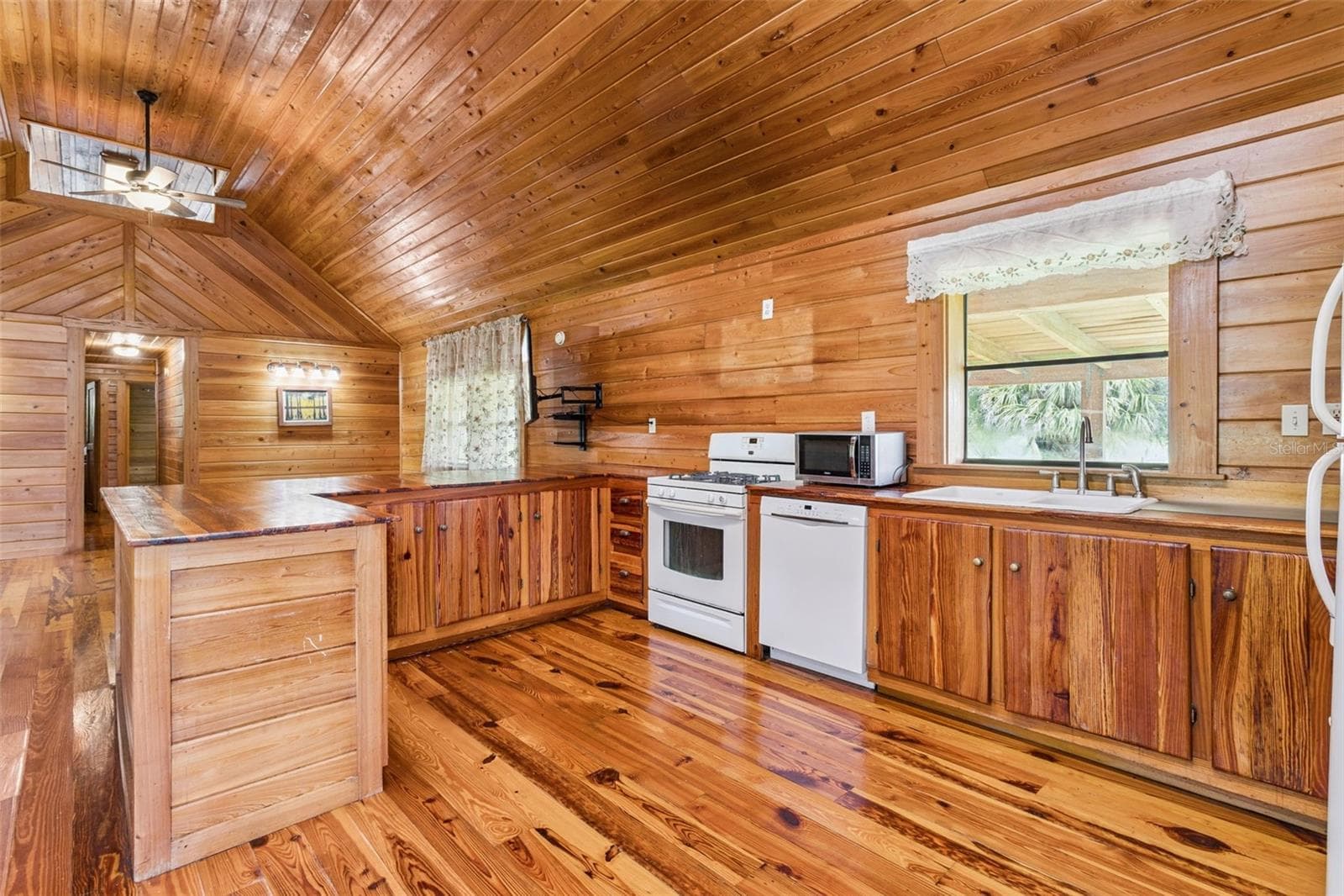 Single Family Residence at 1017 SLOANS RIDGE RD, GROVELAND, photo 13 of 48
