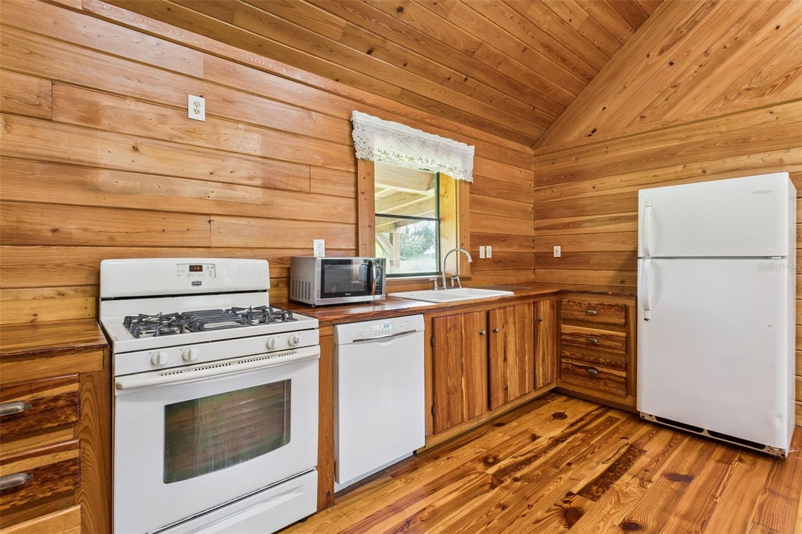 Single Family Residence at 1017 SLOANS RIDGE RD, GROVELAND, photo 18 of 48