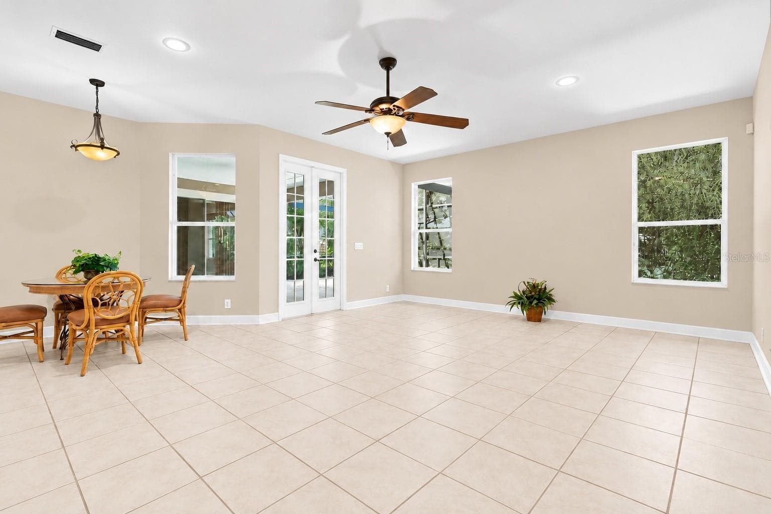 Living room - 1609 VICTORIA GARDENS DR, DELAND