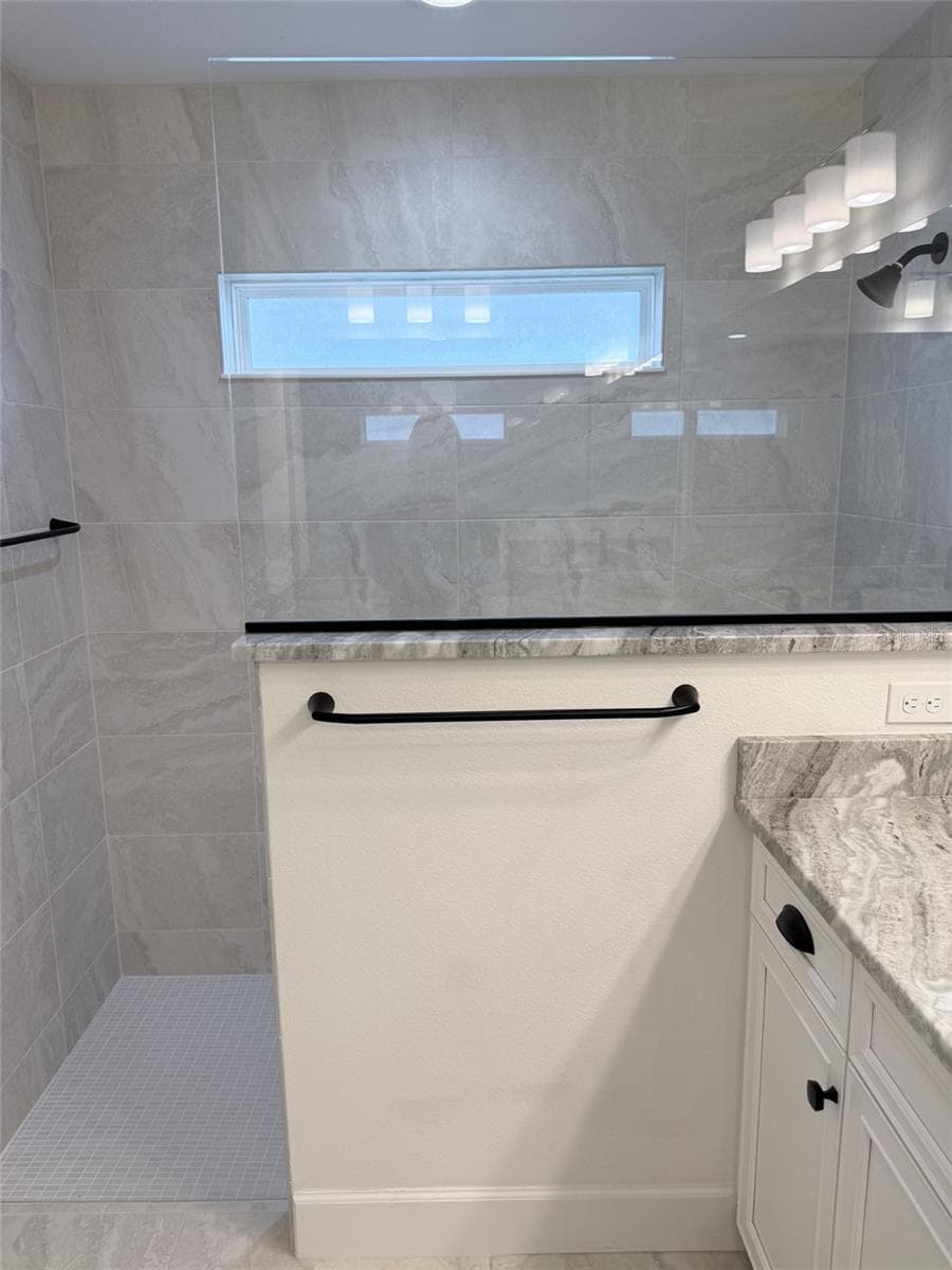 Primary bath walk in shower - 21 WOOD CLIFT LN, PALM COAST