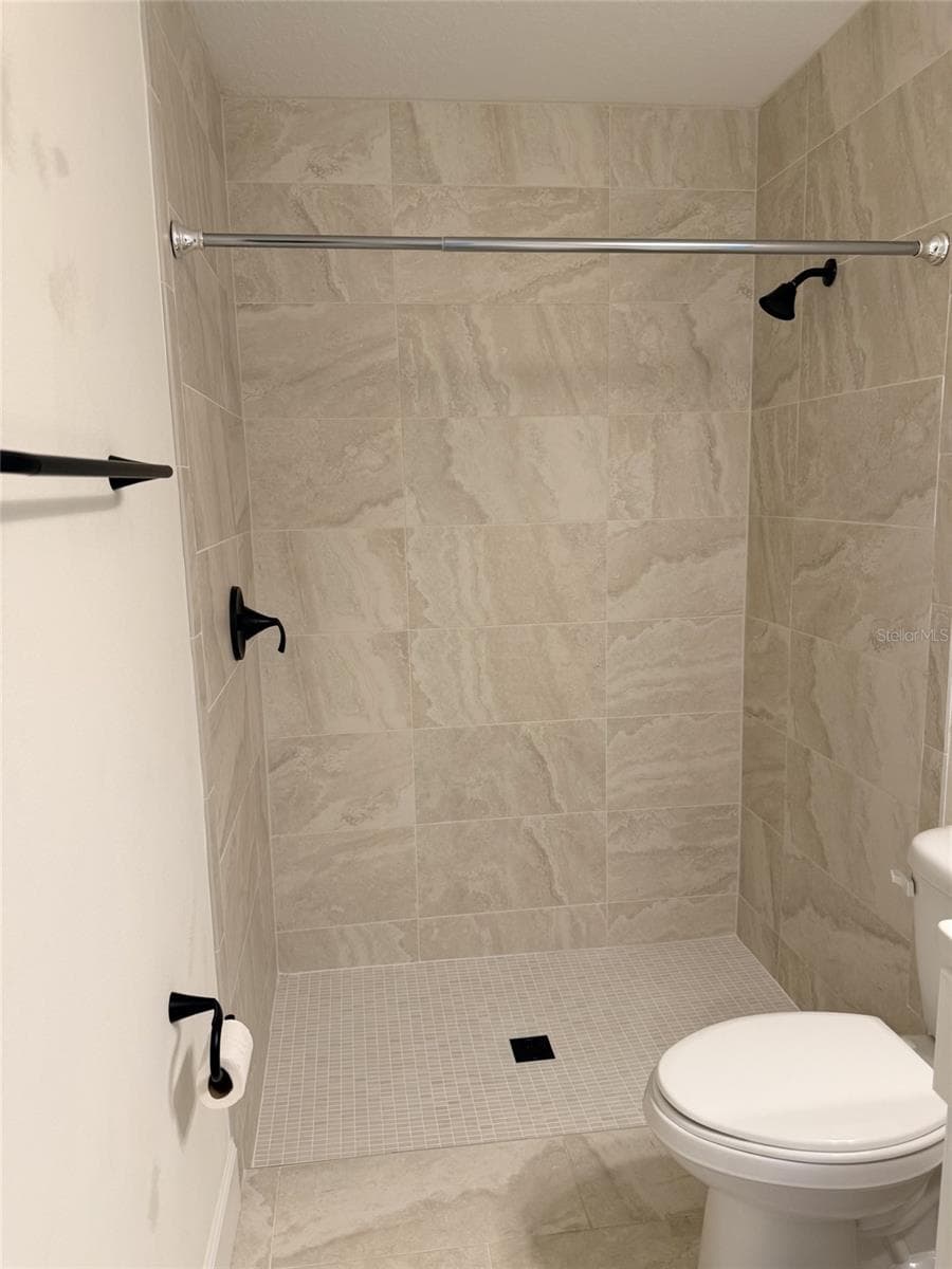 3rd bath walk in shower - 21 WOOD CLIFT LN, PALM COAST