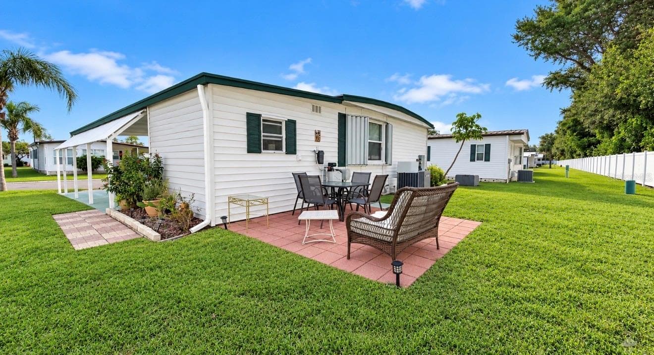 Back patio on fence line - 1100 BELCHER RD S #350, LARGO