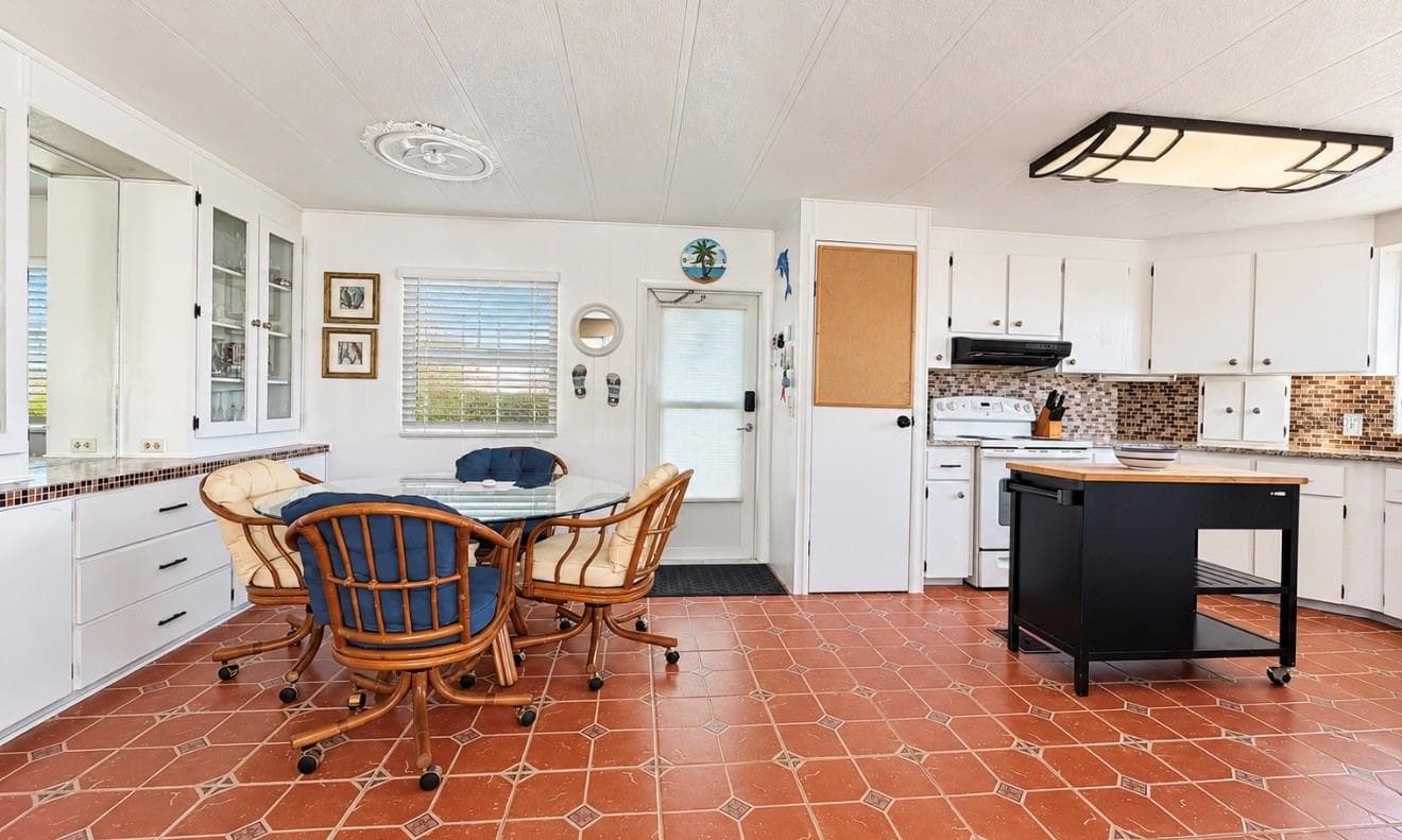 Dining room And kitchen - 1100 BELCHER RD S #350, LARGO