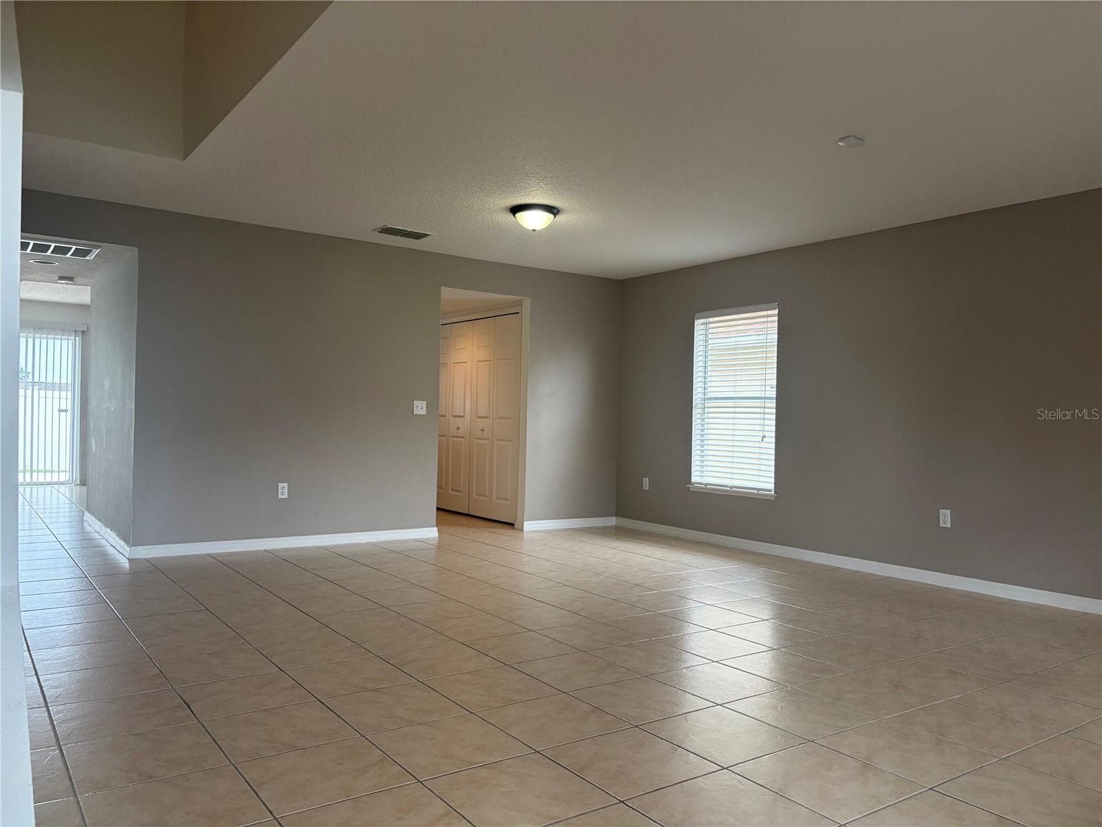 Formal Living/Dining Room - 247 BLAKE AVE, DAVENPORT