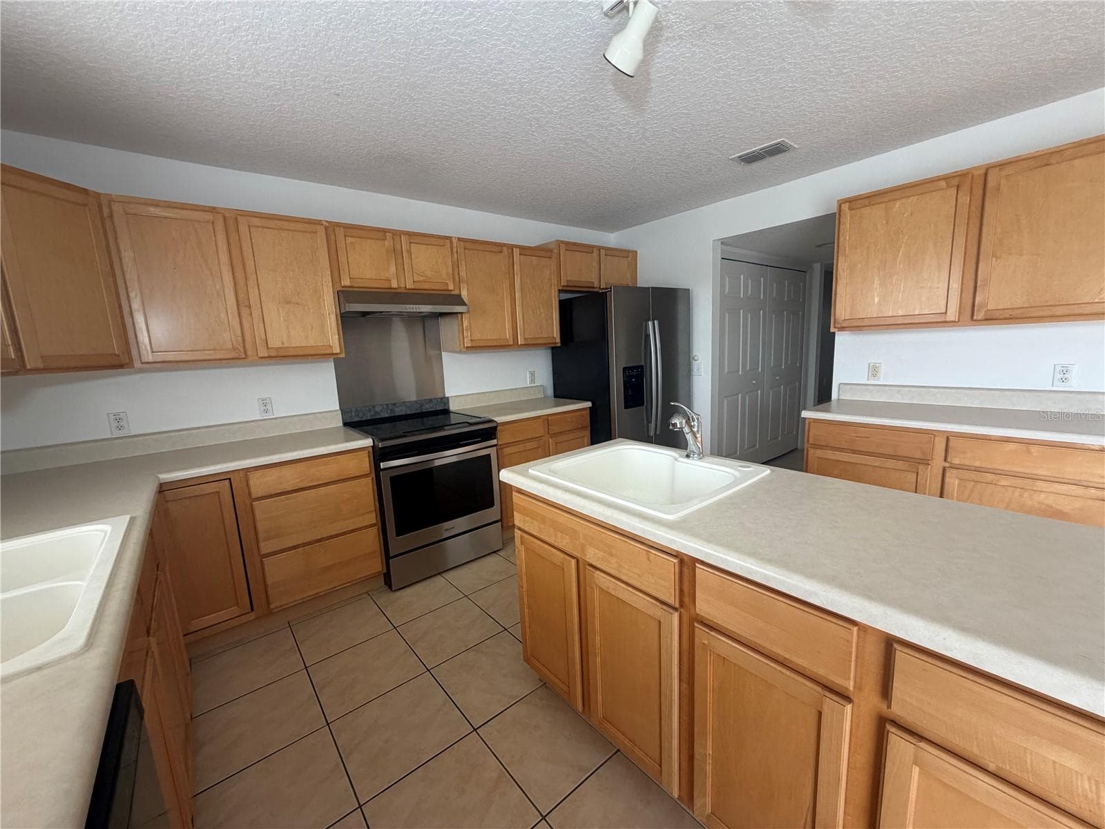 Kitchen - 247 BLAKE AVE, DAVENPORT