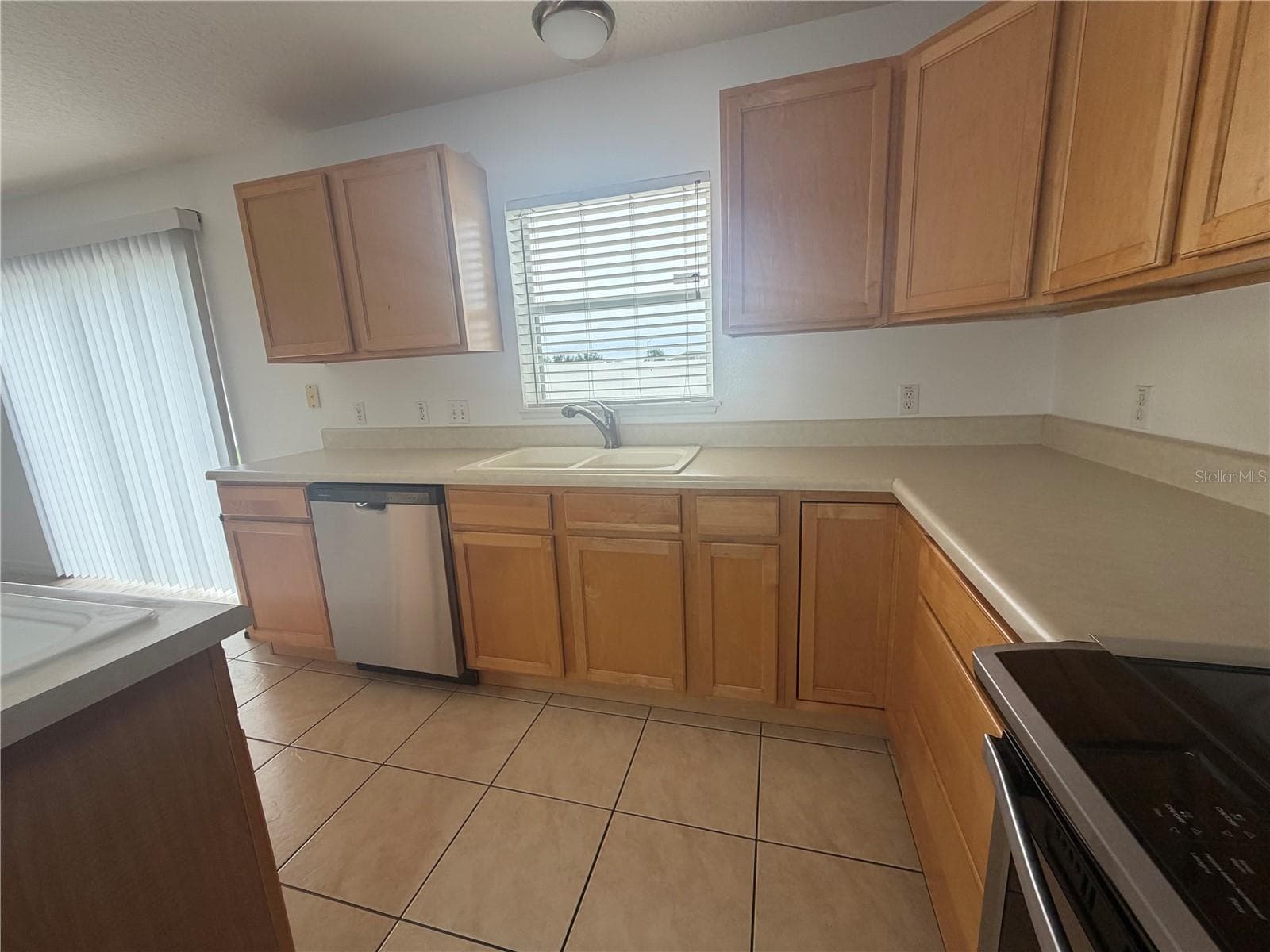 Kitchen - 247 BLAKE AVE, DAVENPORT