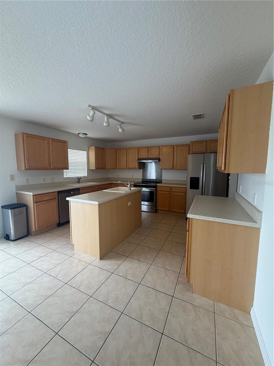 Kitchen - 247 BLAKE AVE, DAVENPORT