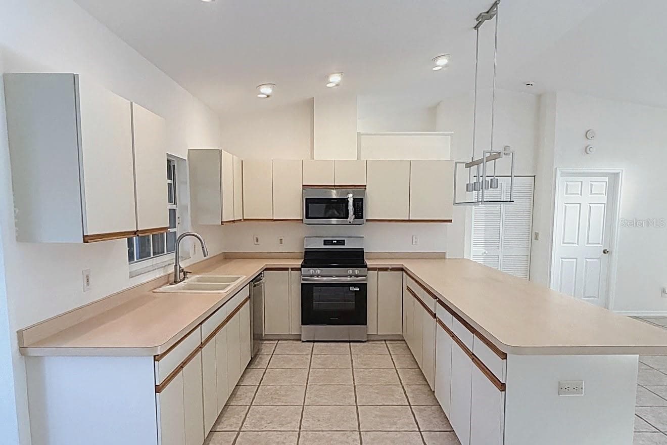 Condominium at 131 49TH CT E, PALMETTO, photo 21 of 34