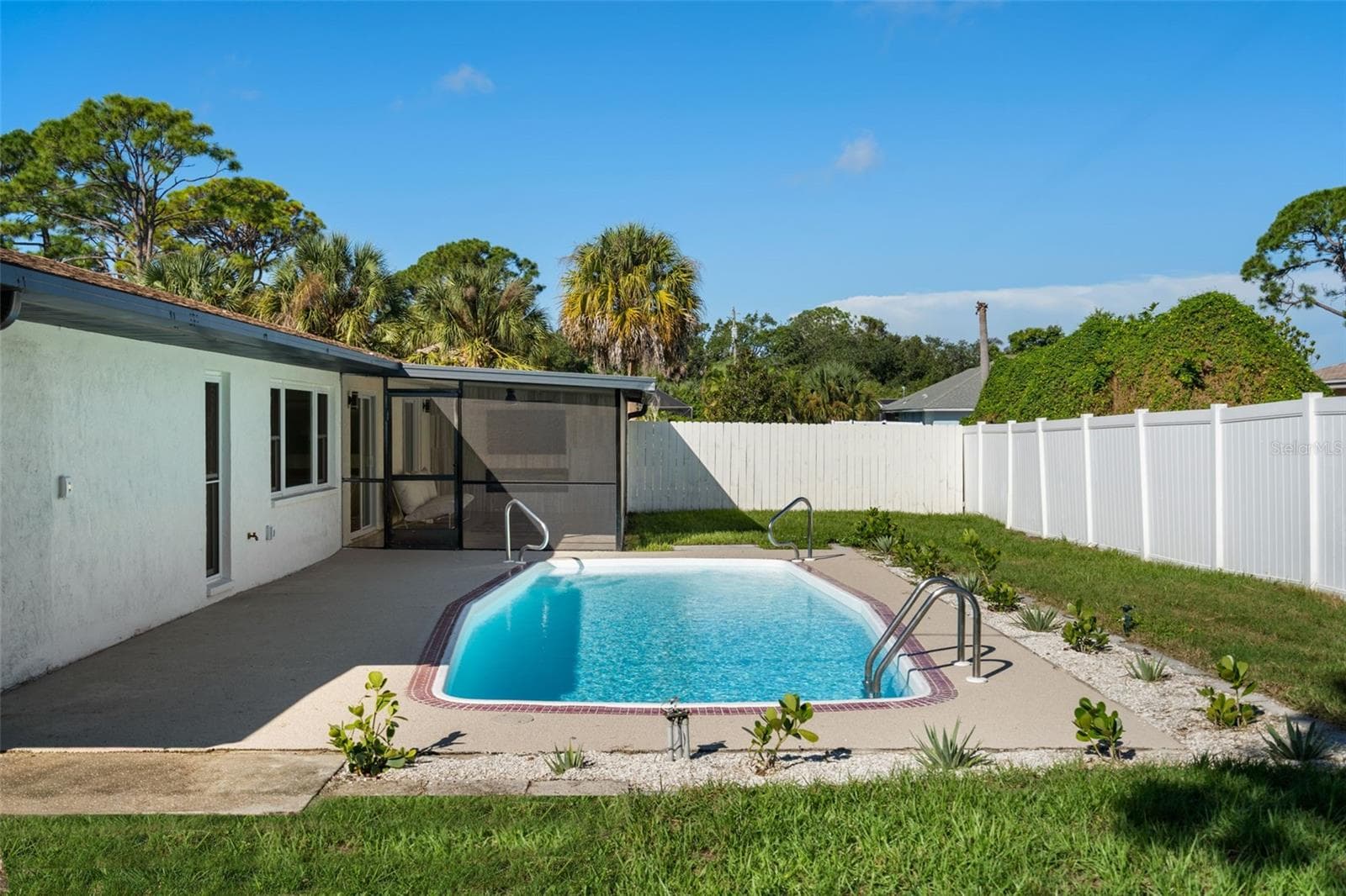 Single Family Residence at 616 BROWN RD, VENICE, photo 11 of 42