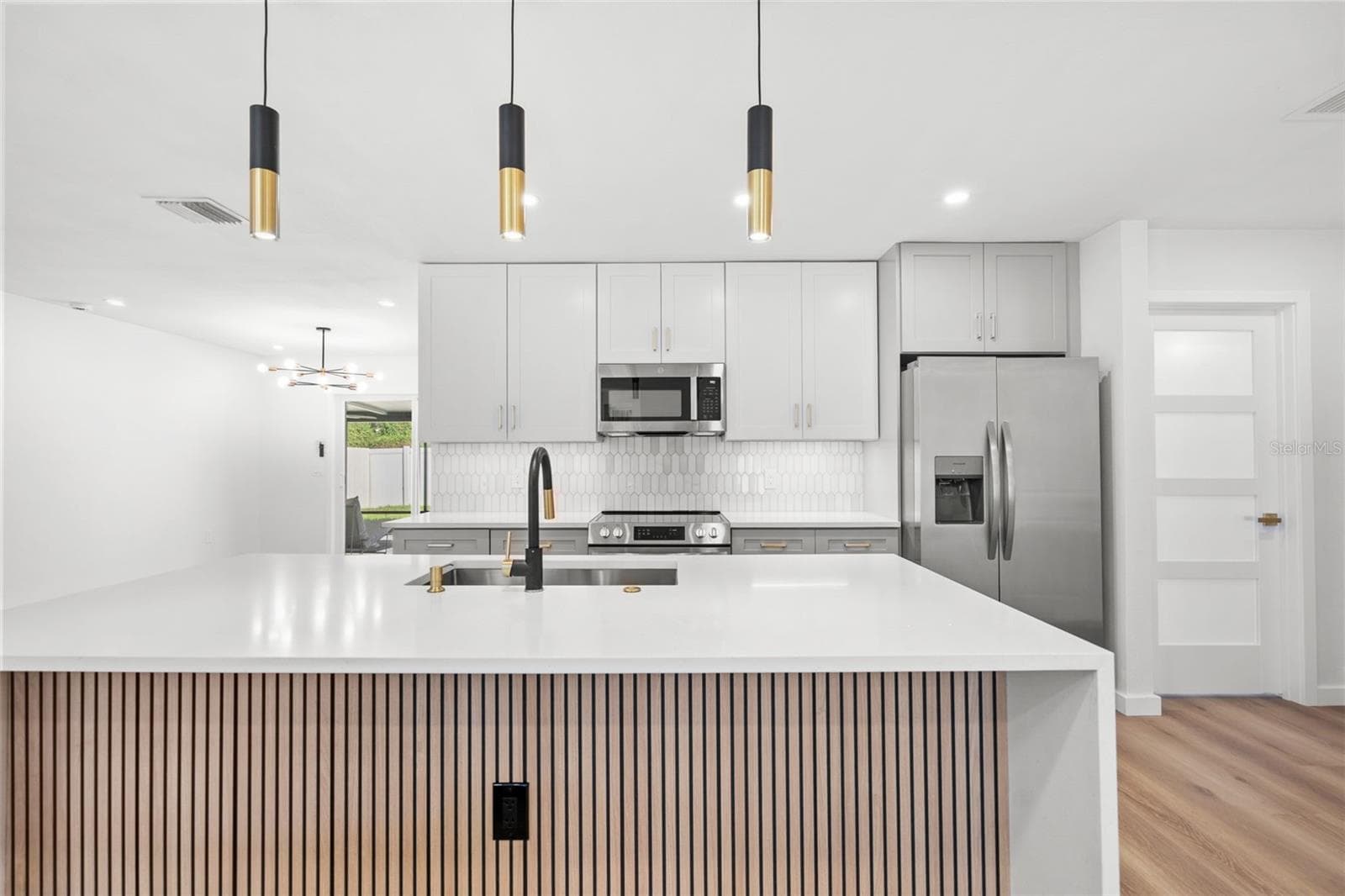 Single Family Residence at 616 BROWN RD, VENICE, photo 16 of 42