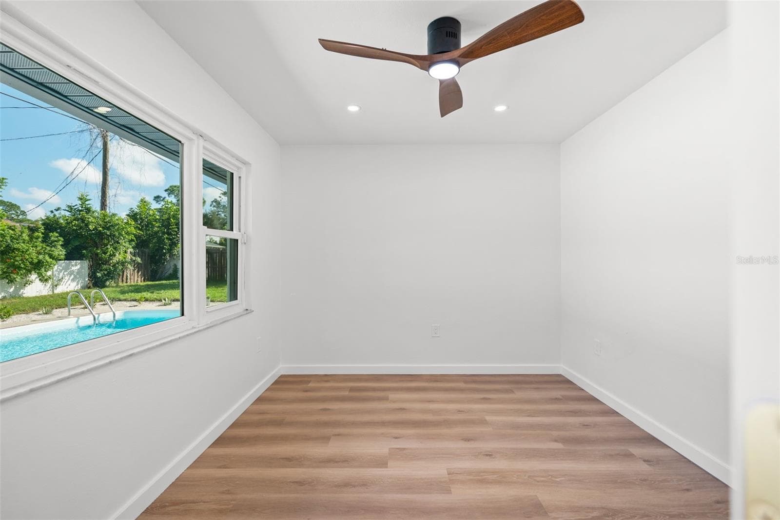 Single Family Residence at 616 BROWN RD, VENICE, photo 33 of 42