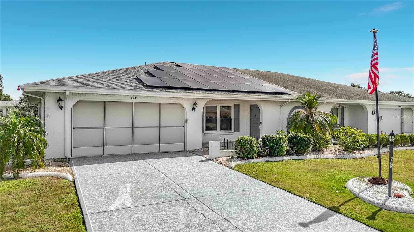 Single Family Residence at 905 BLUEWATER DR, SUN CITY CENTER, photo 2 of 59
