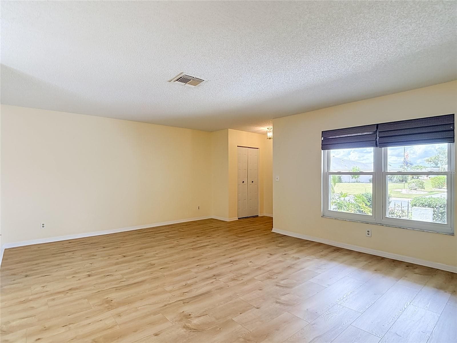 Single Family Residence at 905 BLUEWATER DR, SUN CITY CENTER, photo 7 of 59