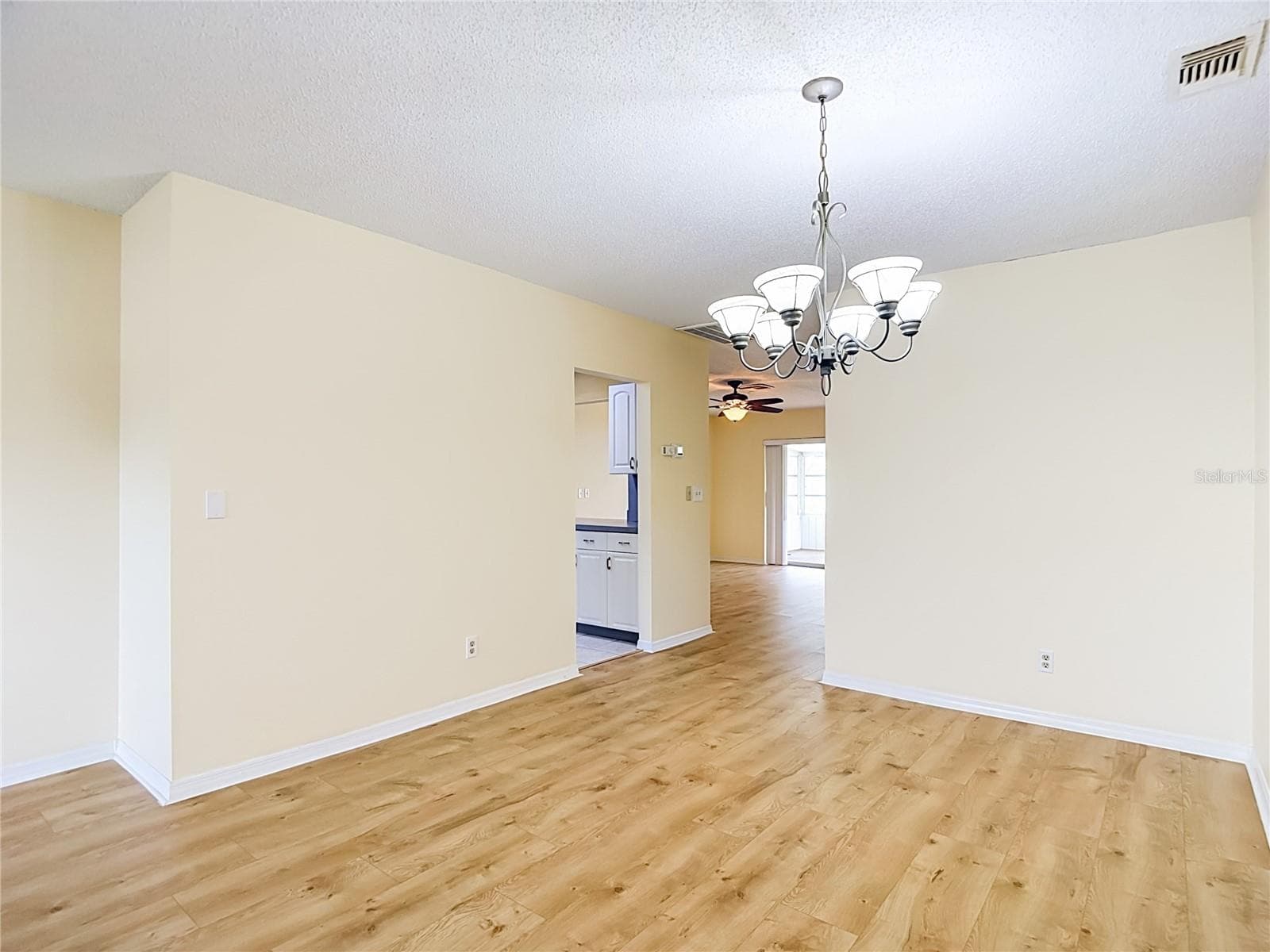 Single Family Residence at 905 BLUEWATER DR, SUN CITY CENTER, photo 15 of 59