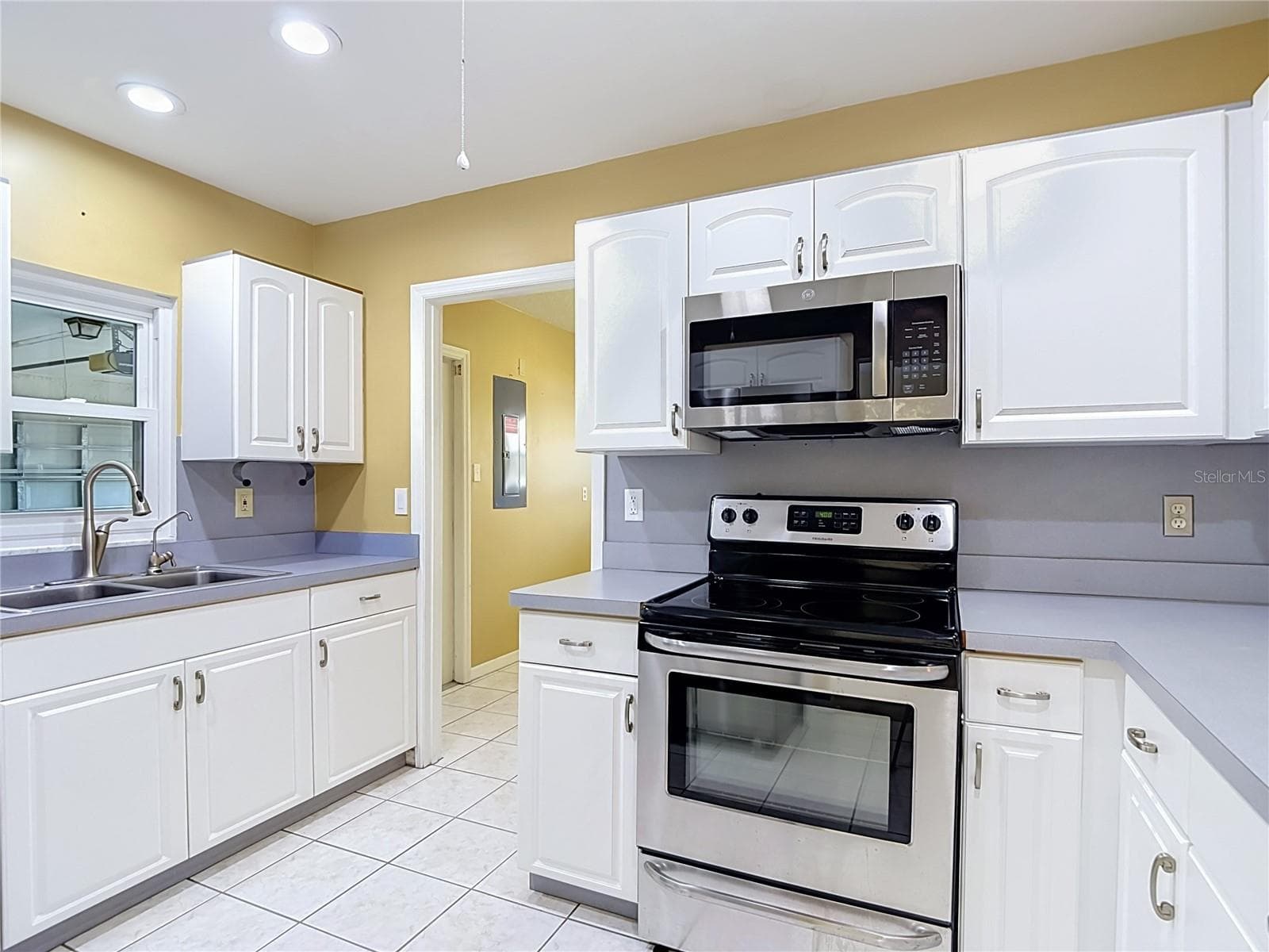Single Family Residence at 905 BLUEWATER DR, SUN CITY CENTER, photo 20 of 59