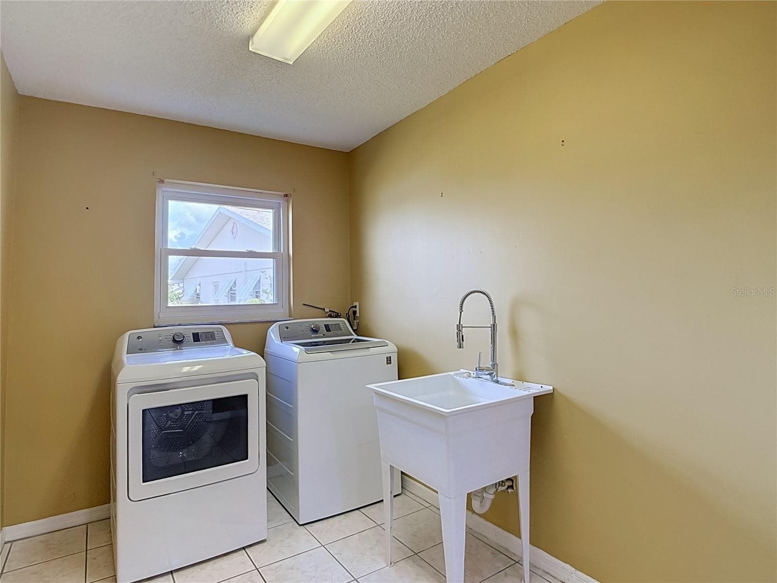 Single Family Residence at 905 BLUEWATER DR, SUN CITY CENTER, photo 41 of 59