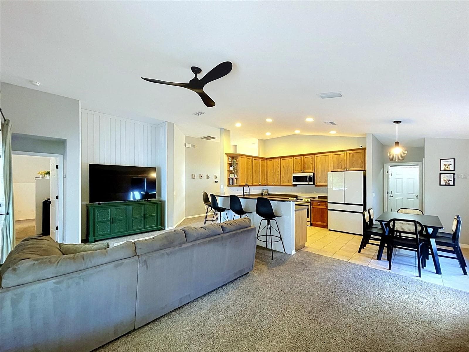 Single Family Residence at 11607 MOUNTAIN BAY DR, RIVERVIEW, photo 16 of 97