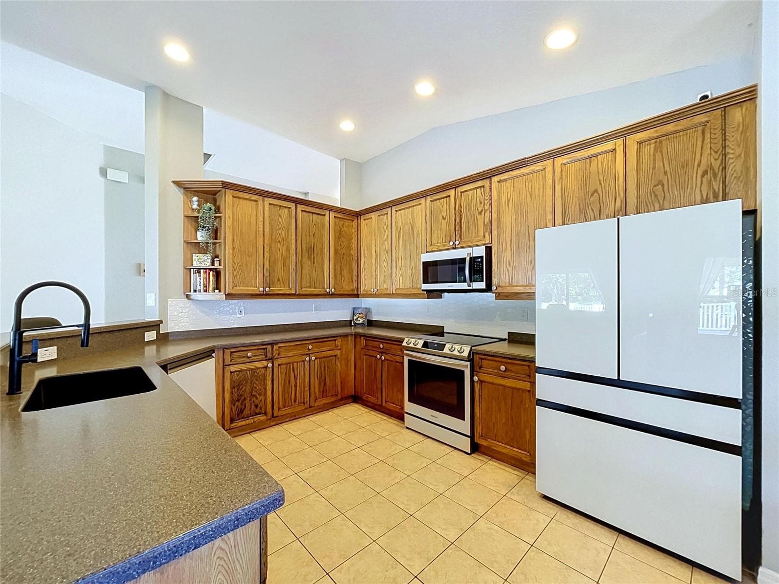 Single Family Residence at 11607 MOUNTAIN BAY DR, RIVERVIEW, photo 21 of 97