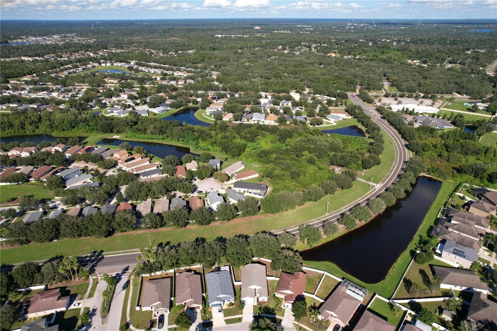 Single Family Residence at 11607 MOUNTAIN BAY DR, RIVERVIEW, photo 59 of 97