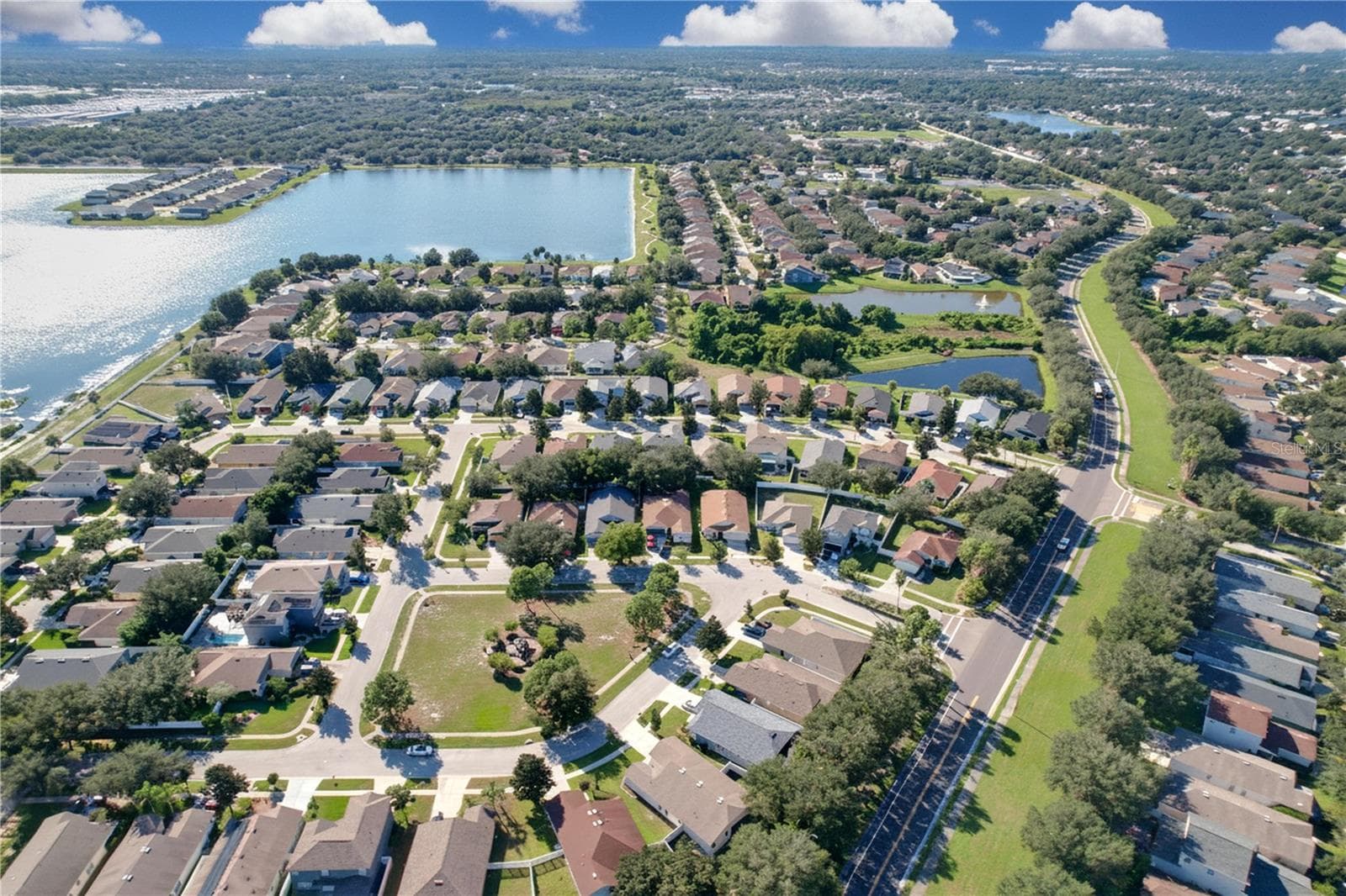Single Family Residence at 11607 MOUNTAIN BAY DR, RIVERVIEW, photo 82 of 97