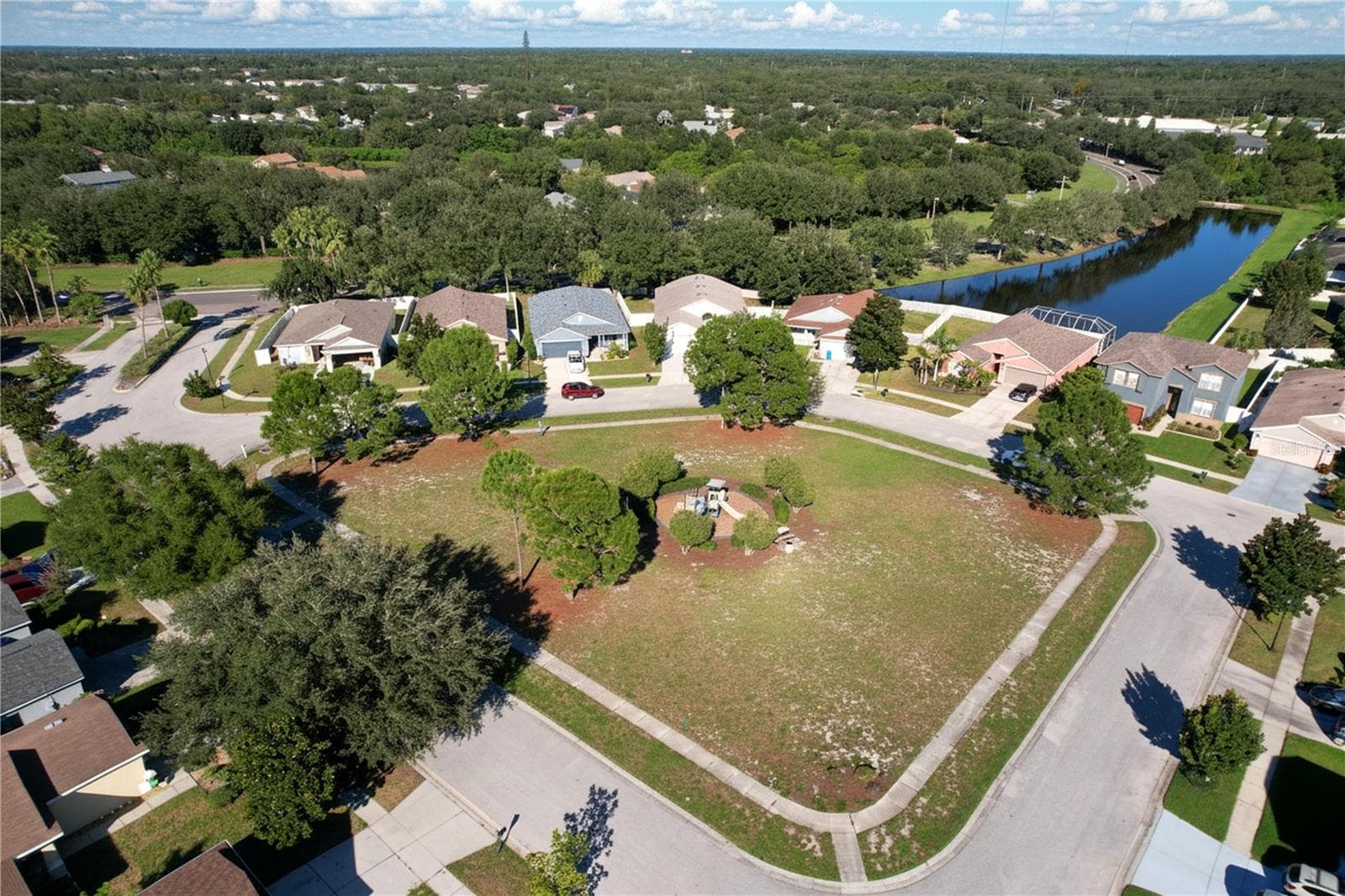Single Family Residence at 11607 MOUNTAIN BAY DR, RIVERVIEW, photo 88 of 97