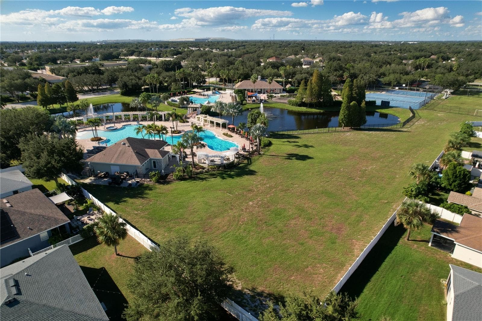 Single Family Residence at 11607 MOUNTAIN BAY DR, RIVERVIEW, photo 91 of 97