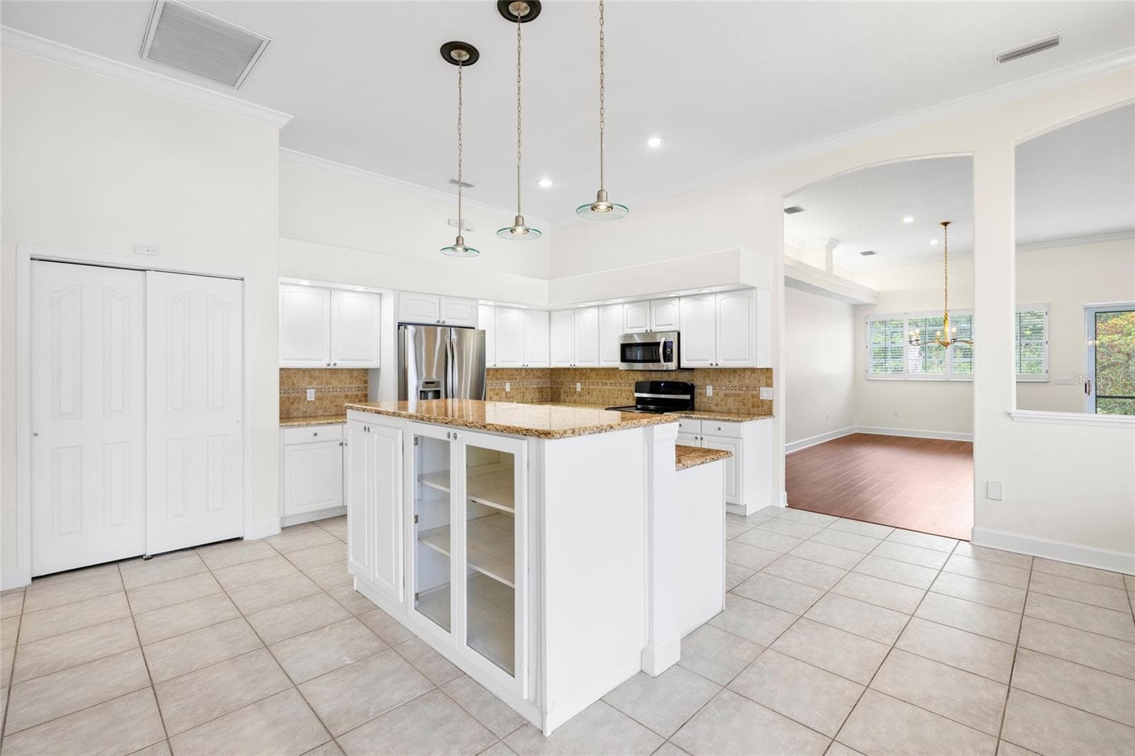 Single Family Residence at 12009 BREWSTER DR, TAMPA, photo 22 of 61