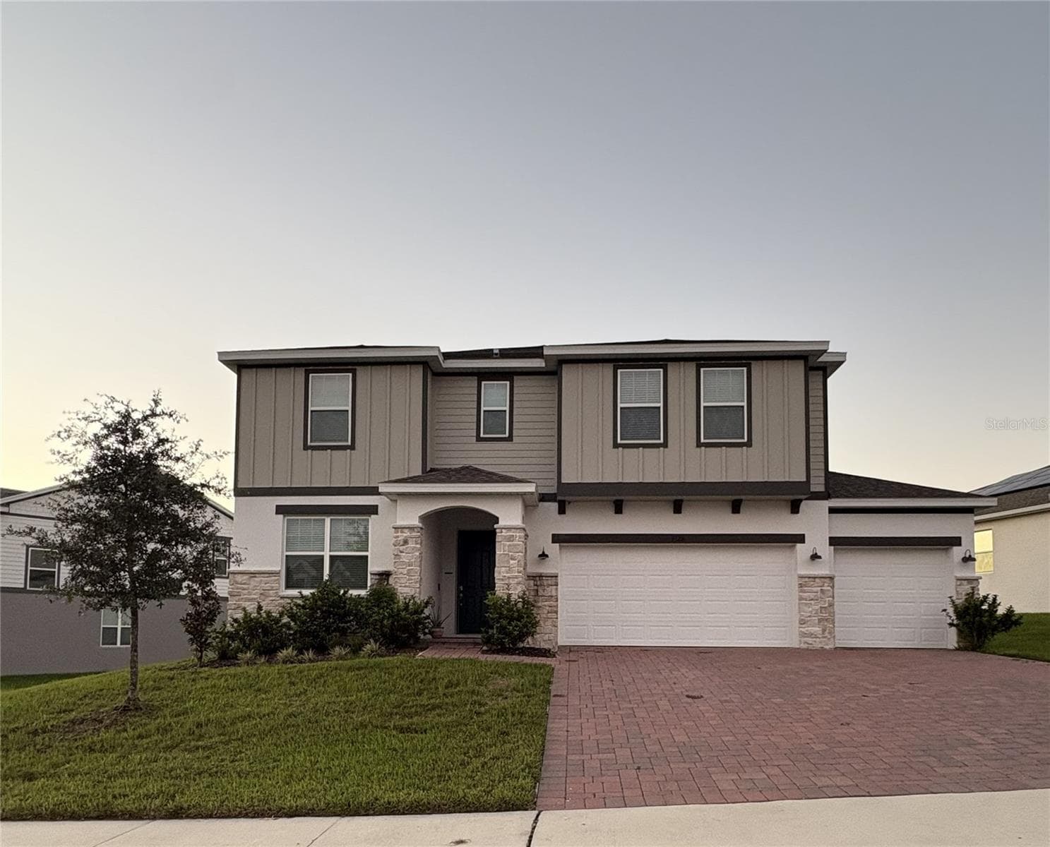 Single Family Residence at 7128 DILLY LAKE AVE, GROVELAND, photo 2 of 11