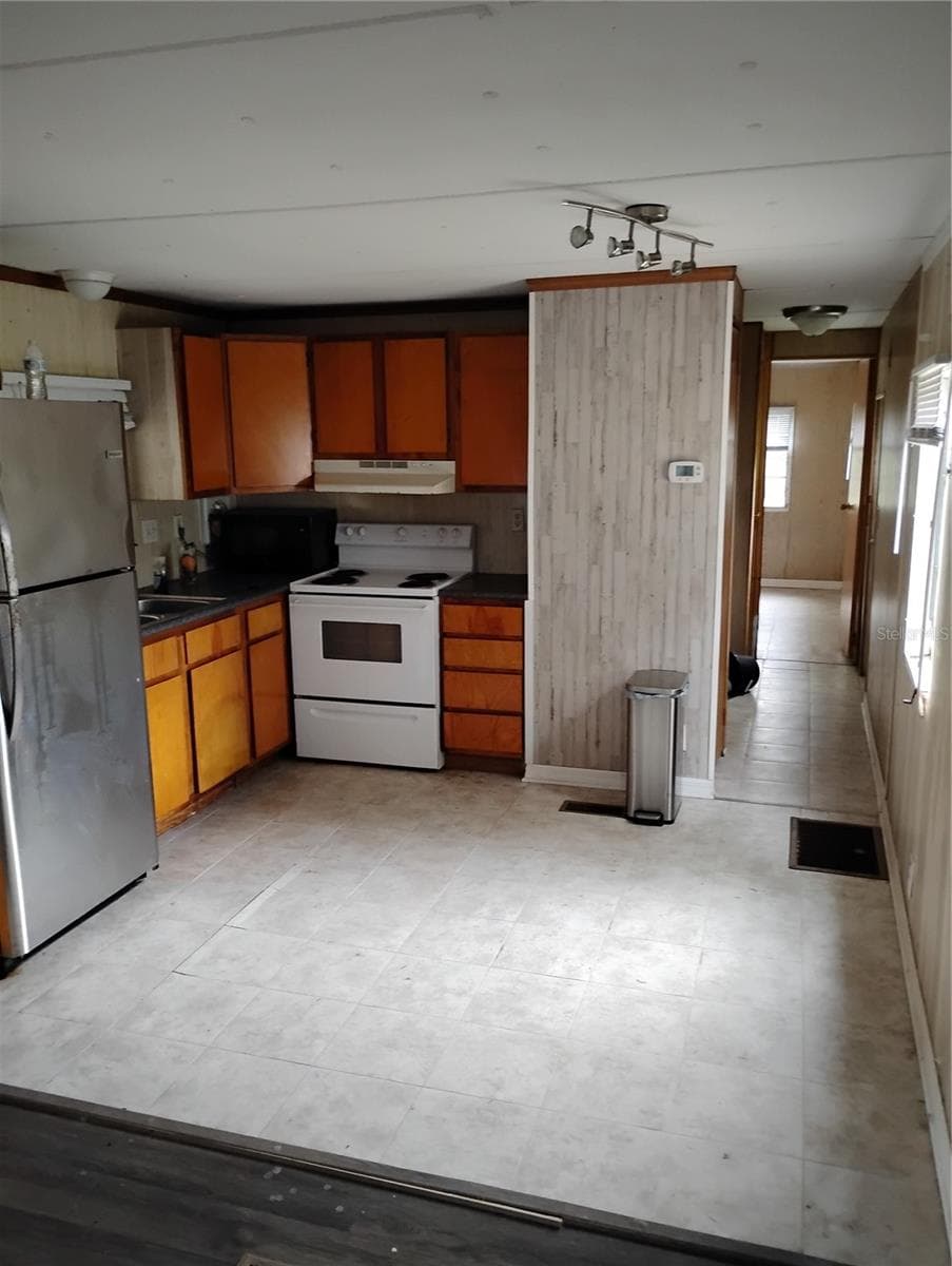Mobile Home at 6884 NE 5TH ST, OCALA, photo 6 of 11
