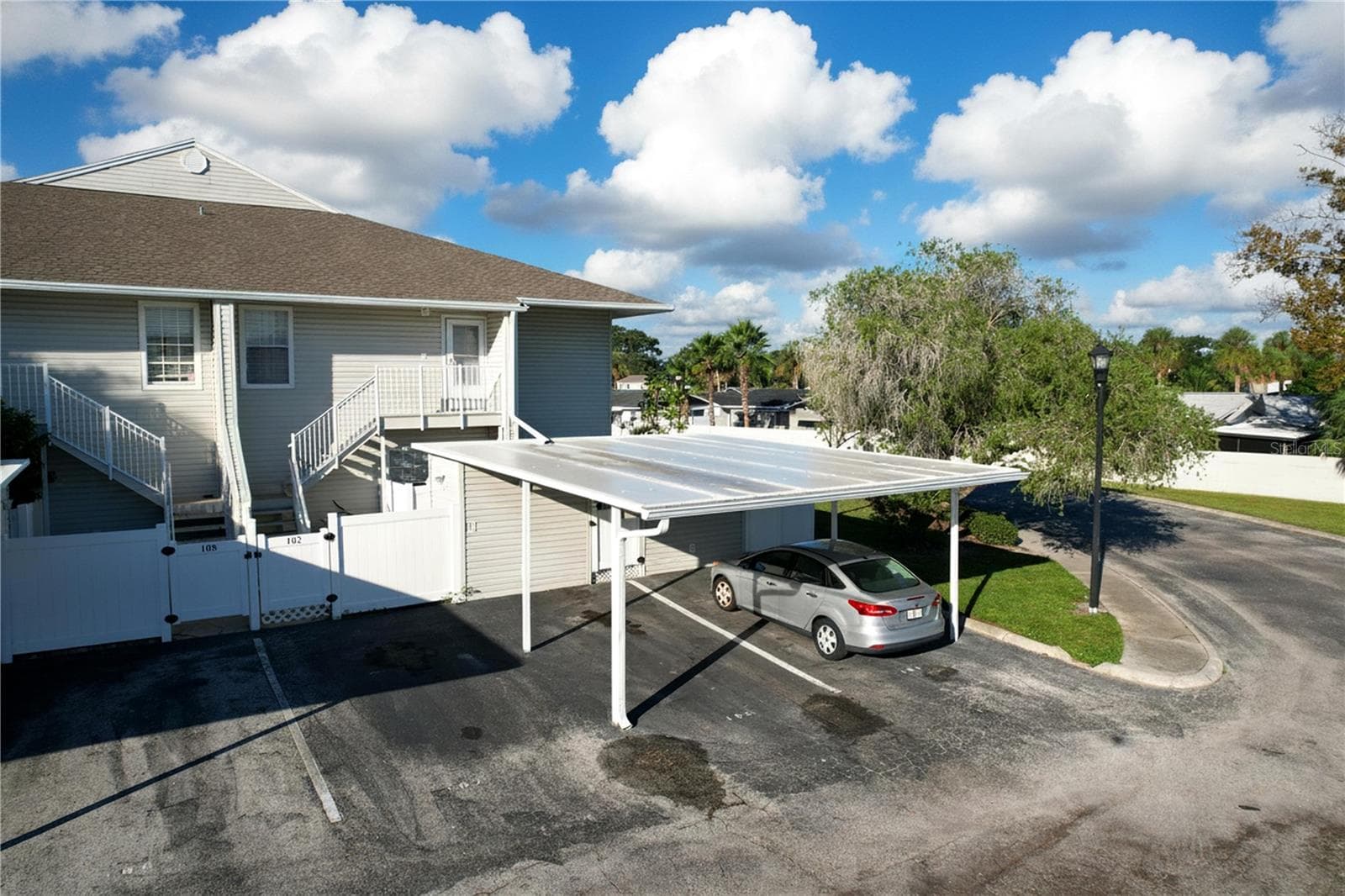 Condominium at 8350 SAVANNAH TRACE CIR #102, TAMPA, photo 13 of 105