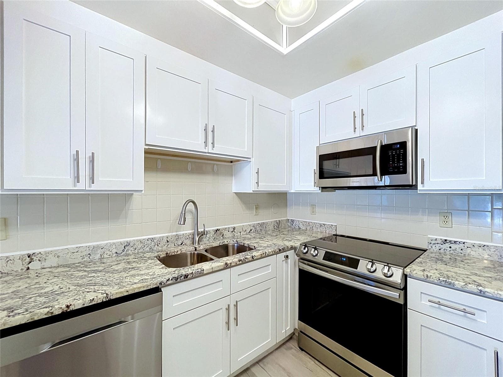 Condominium at 8350 SAVANNAH TRACE CIR #102, TAMPA, photo 55 of 105
