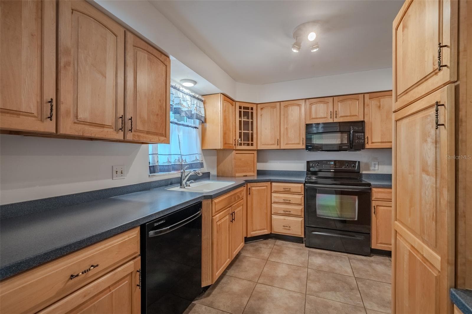 Single Family Residence at 3302 KING RICHARD, SEFFNER, photo 11 of 49