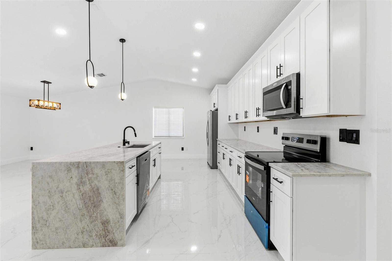 Single Family Residence at 5308 BLACK PINE DR, TAMPA, photo 10 of 28