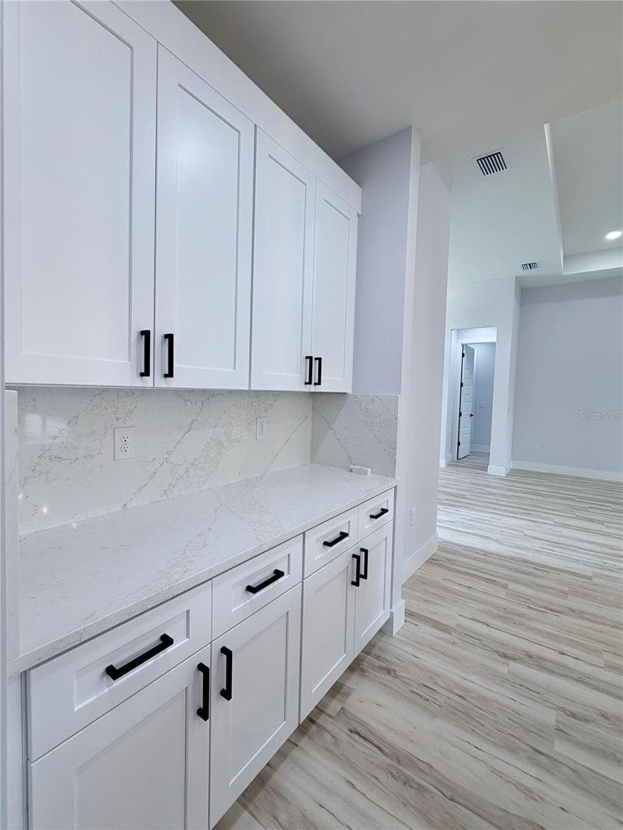 Kitchen Bar & Cabinets - 2675 YACOLT AVE, NORTH PORT