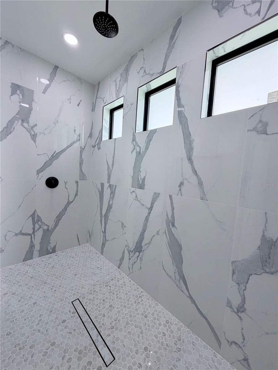 Fully Tiled Updated Shower - 2675 YACOLT AVE, NORTH PORT