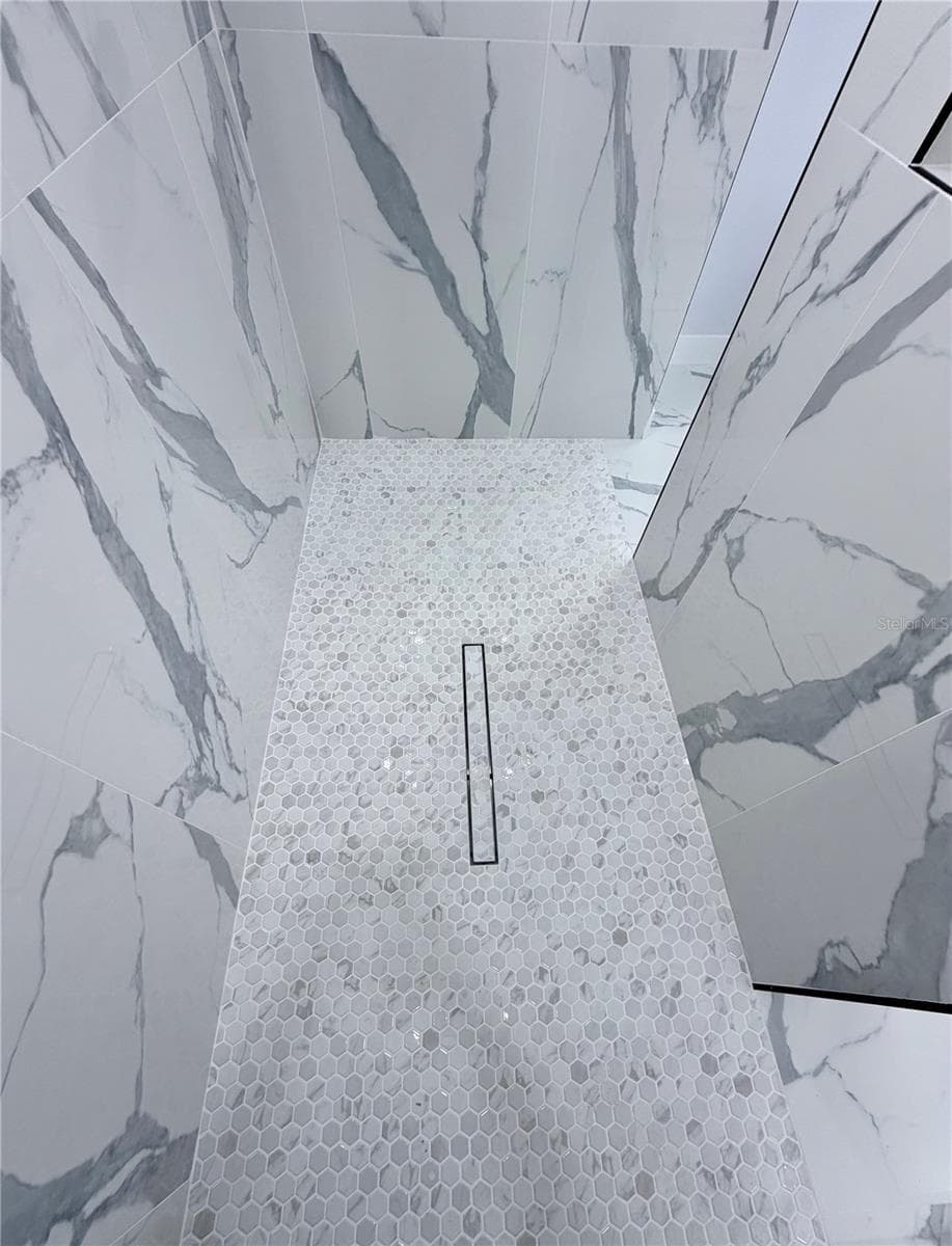 Fully Tiled Updated Shower - 2675 YACOLT AVE, NORTH PORT