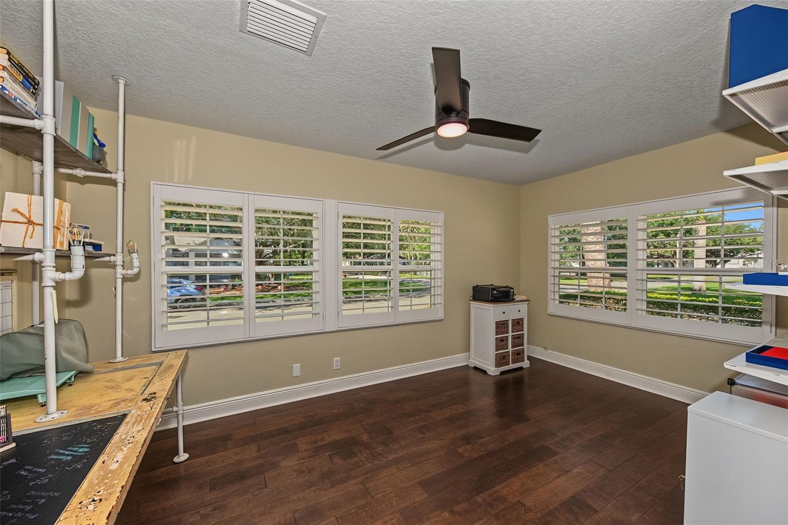 Office - 146 33RD AVE N, ST PETERSBURG