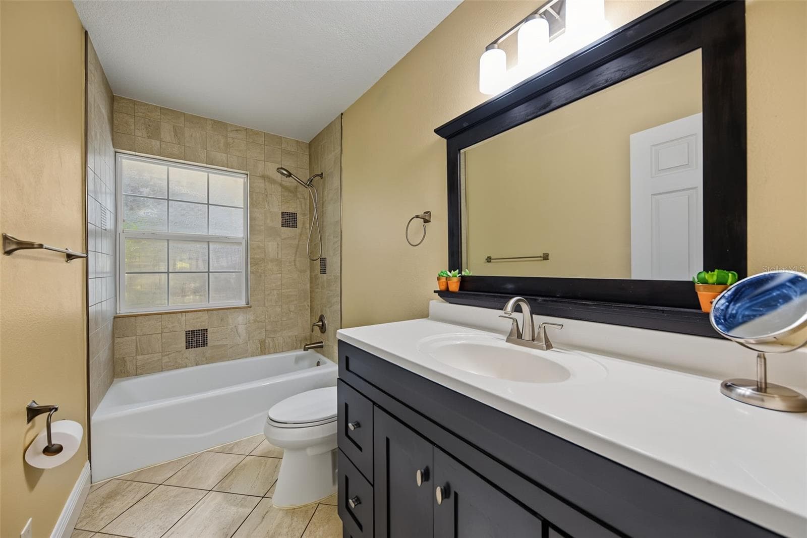 Hall Bathroom - 146 33RD AVE N, ST PETERSBURG
