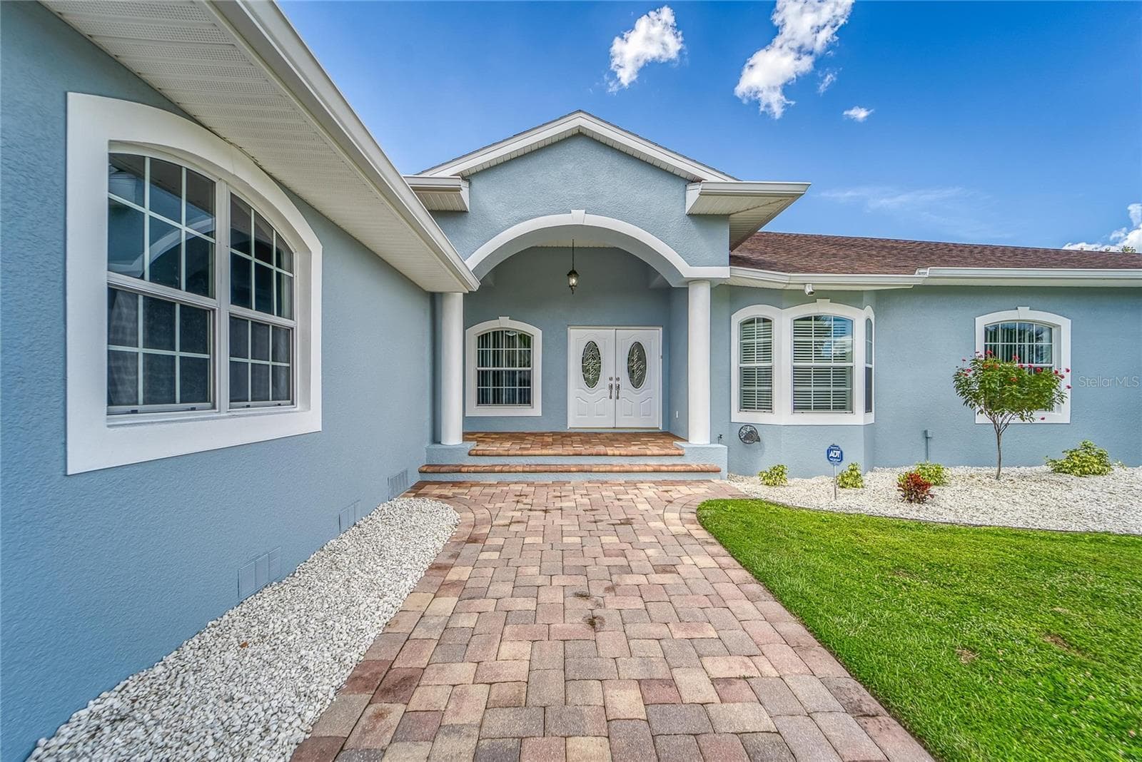FRONT ENTRANCE - 416 ISLAND CAY WAY, APOLLO BEACH