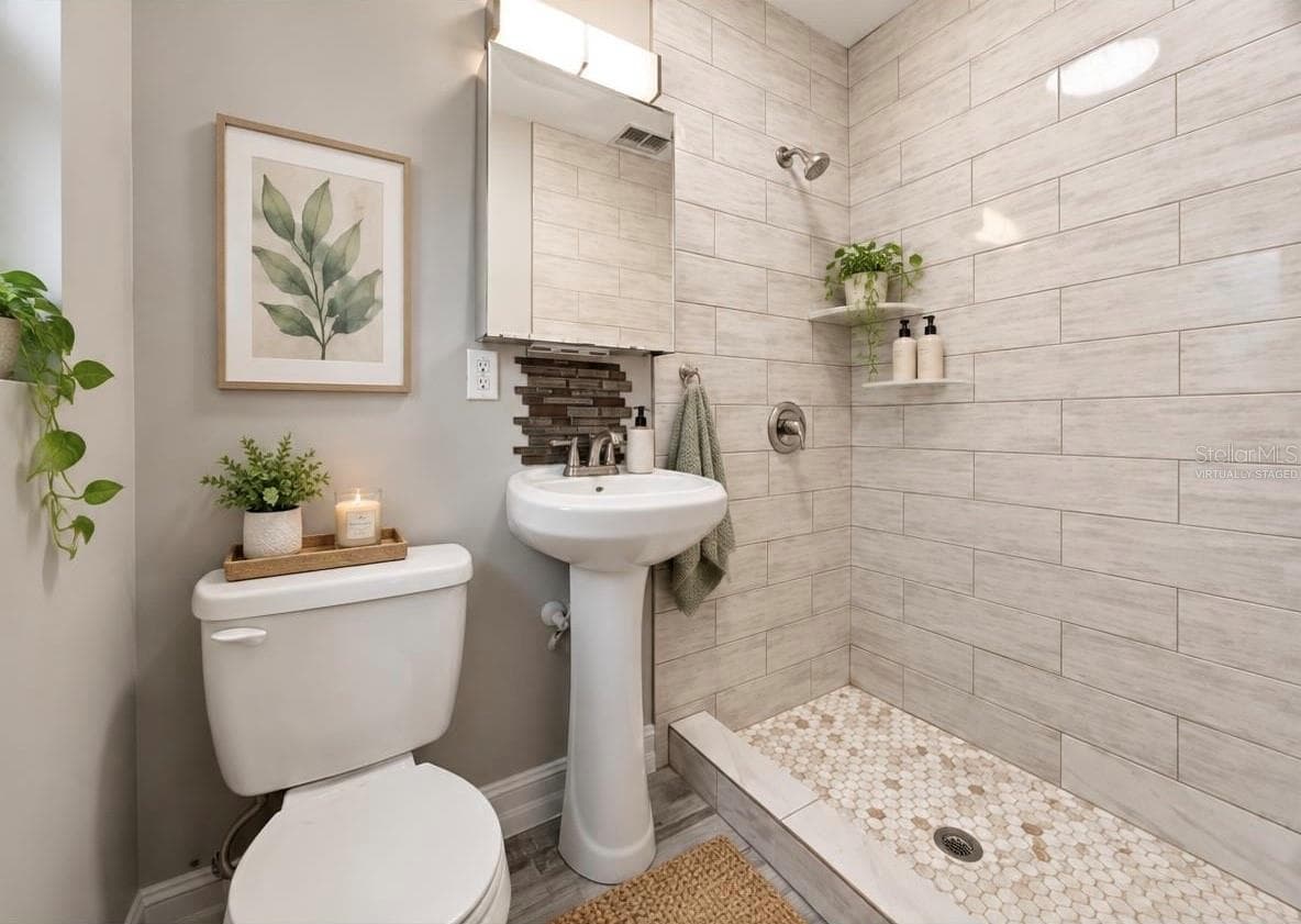 Virtually staged master restroom - 5106 THONOTOSASSA RD, PLANT CITY