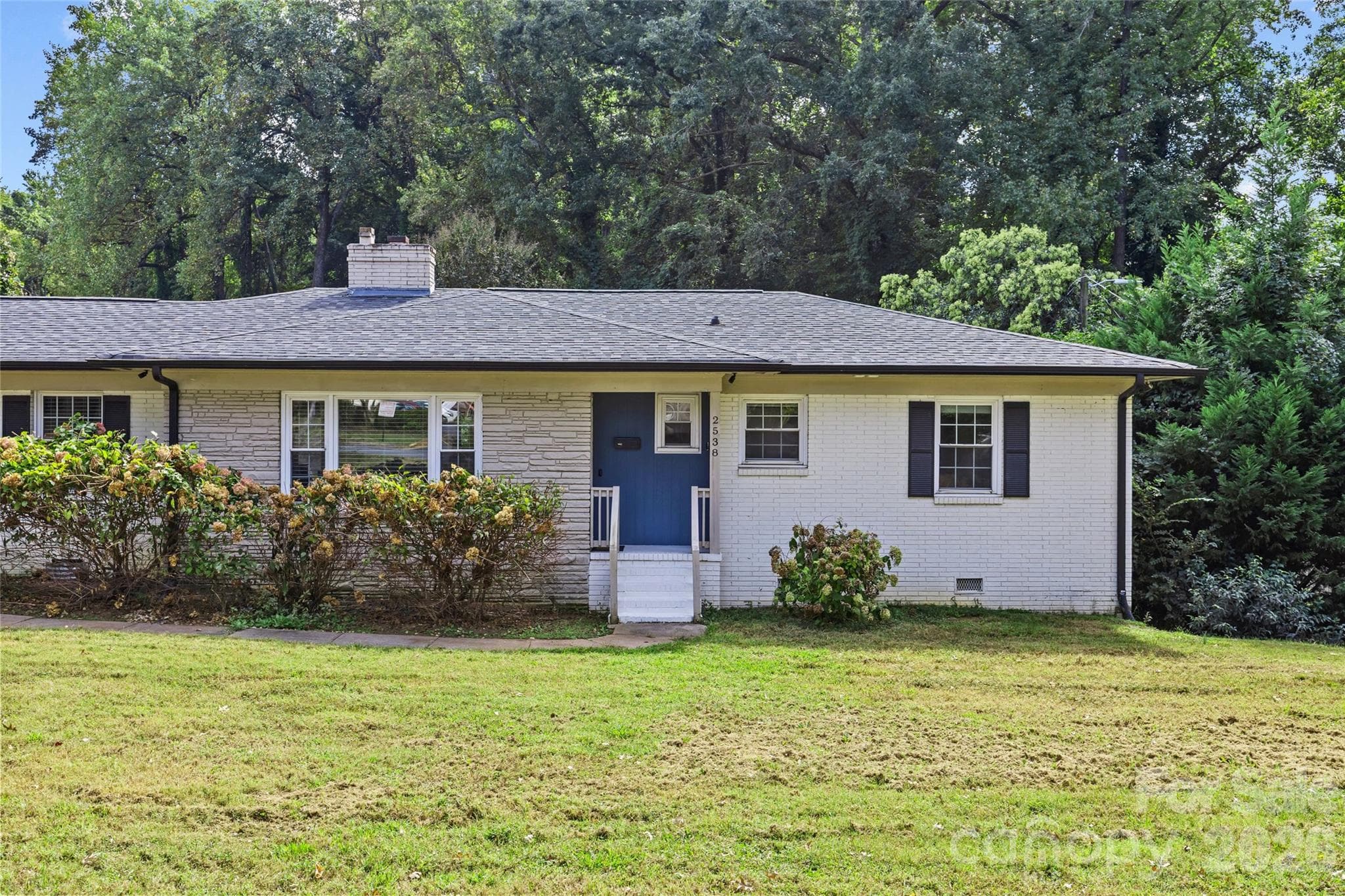 Single Family Residence at 2538 Arnold Drive E, Charlotte, photo 2 of 37