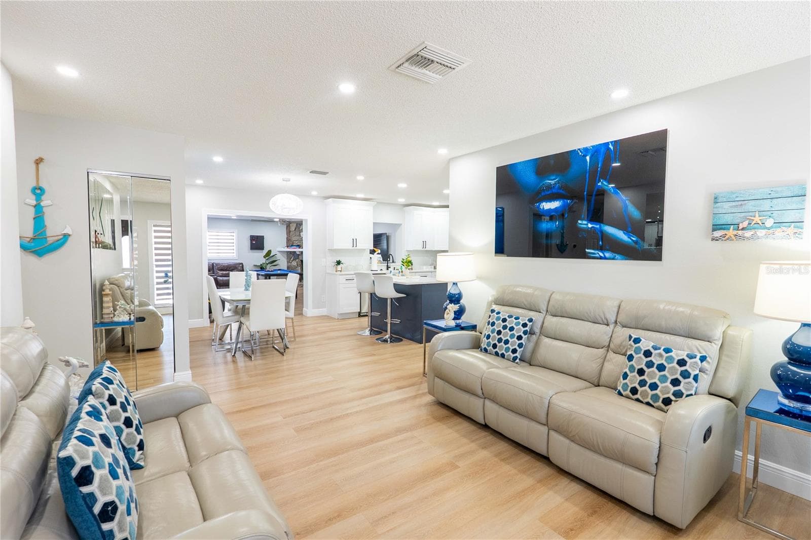 Single Family Residence at 6727 SWAIN AVE, TAMPA, photo 2 of 37