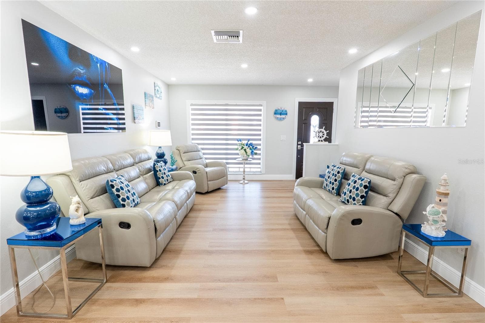 Single Family Residence at 6727 SWAIN AVE, TAMPA, photo 5 of 37