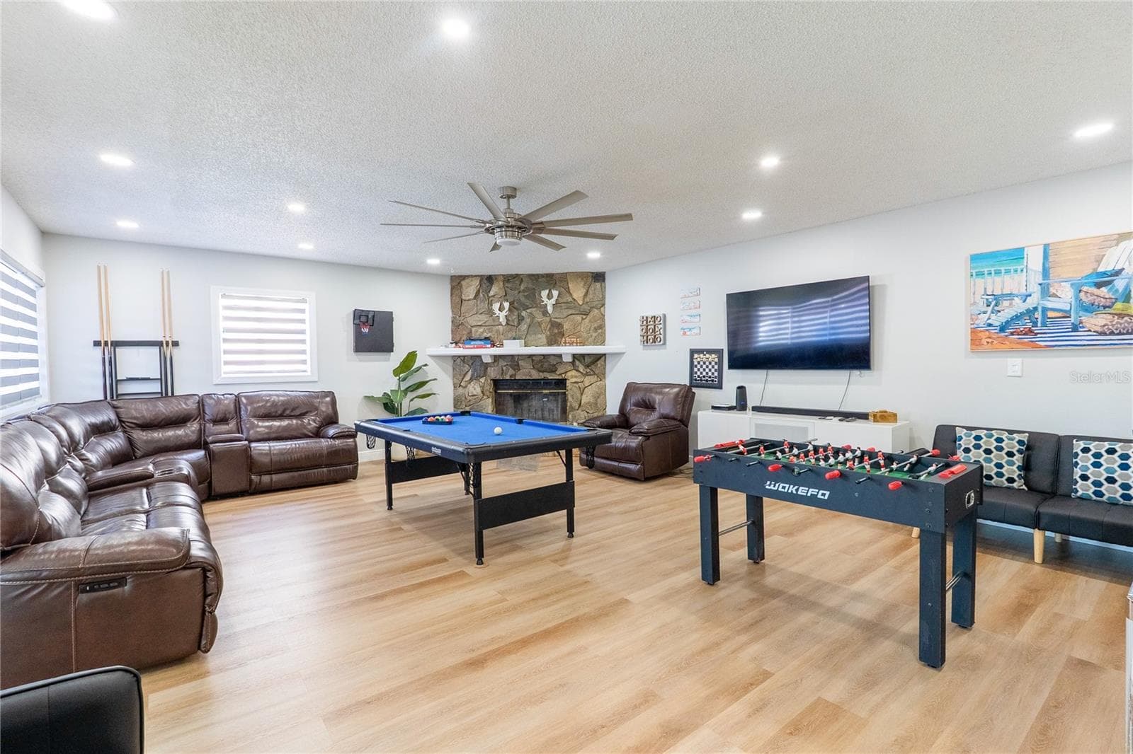 Single Family Residence at 6727 SWAIN AVE, TAMPA, photo 12 of 37