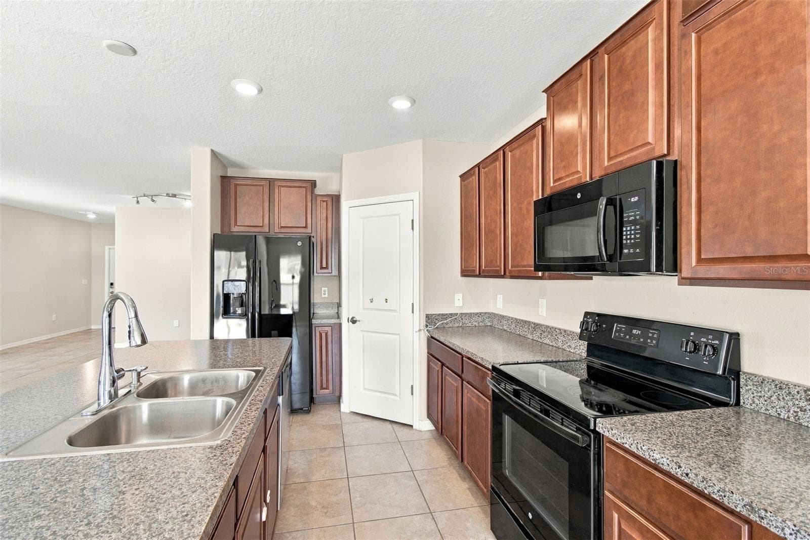 Single Family Residence at 4110 CAT MINT ST, TAMPA, photo 10 of 43